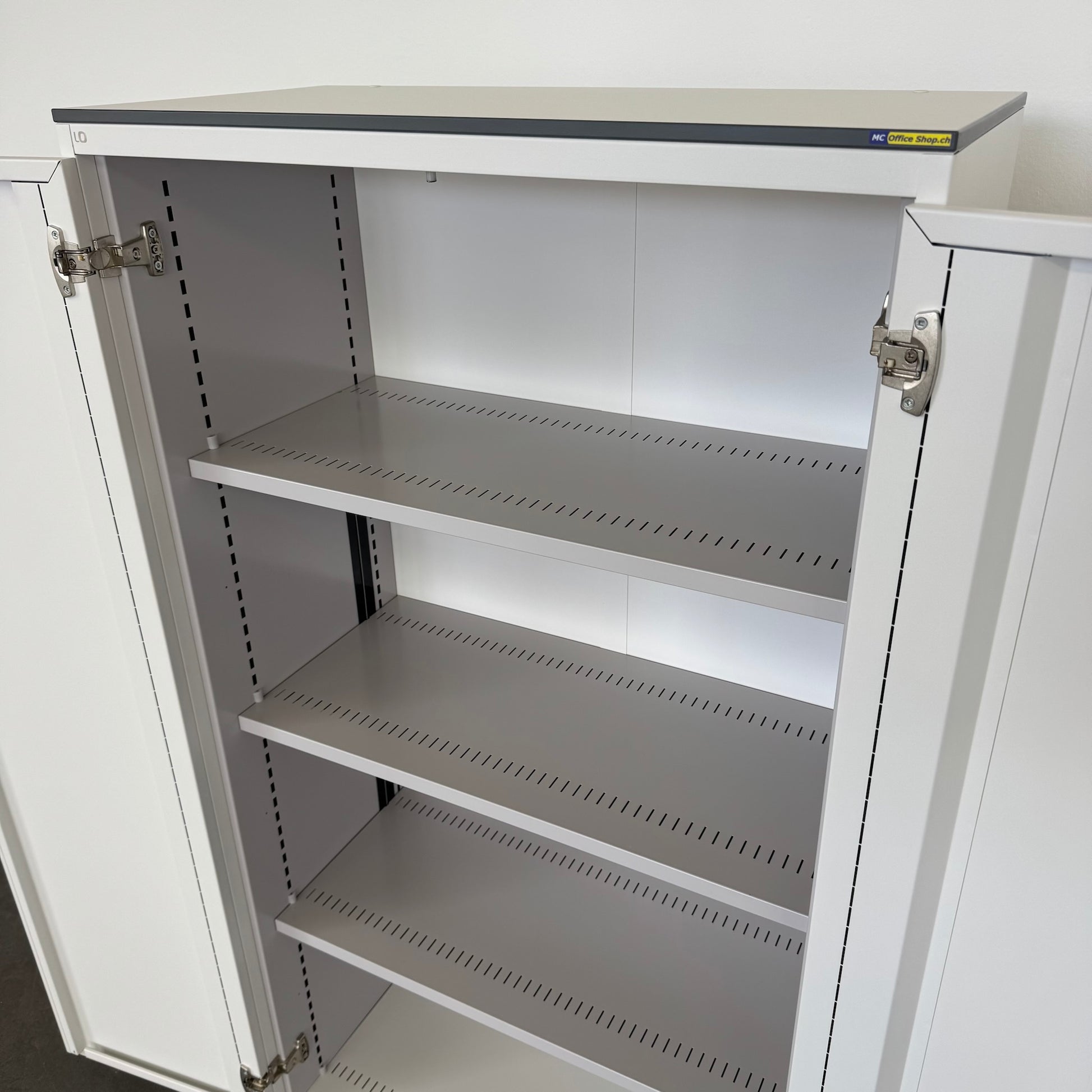 Lista Office Storage Flügeltür-Aktenschrank Detailansicht rechts oben