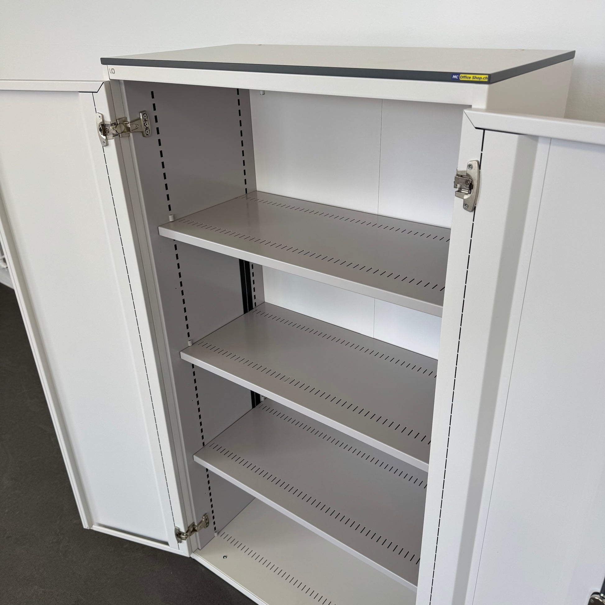 Lista Office Storage Flügeltür-Aktenschrank Detailansicht rechts oben