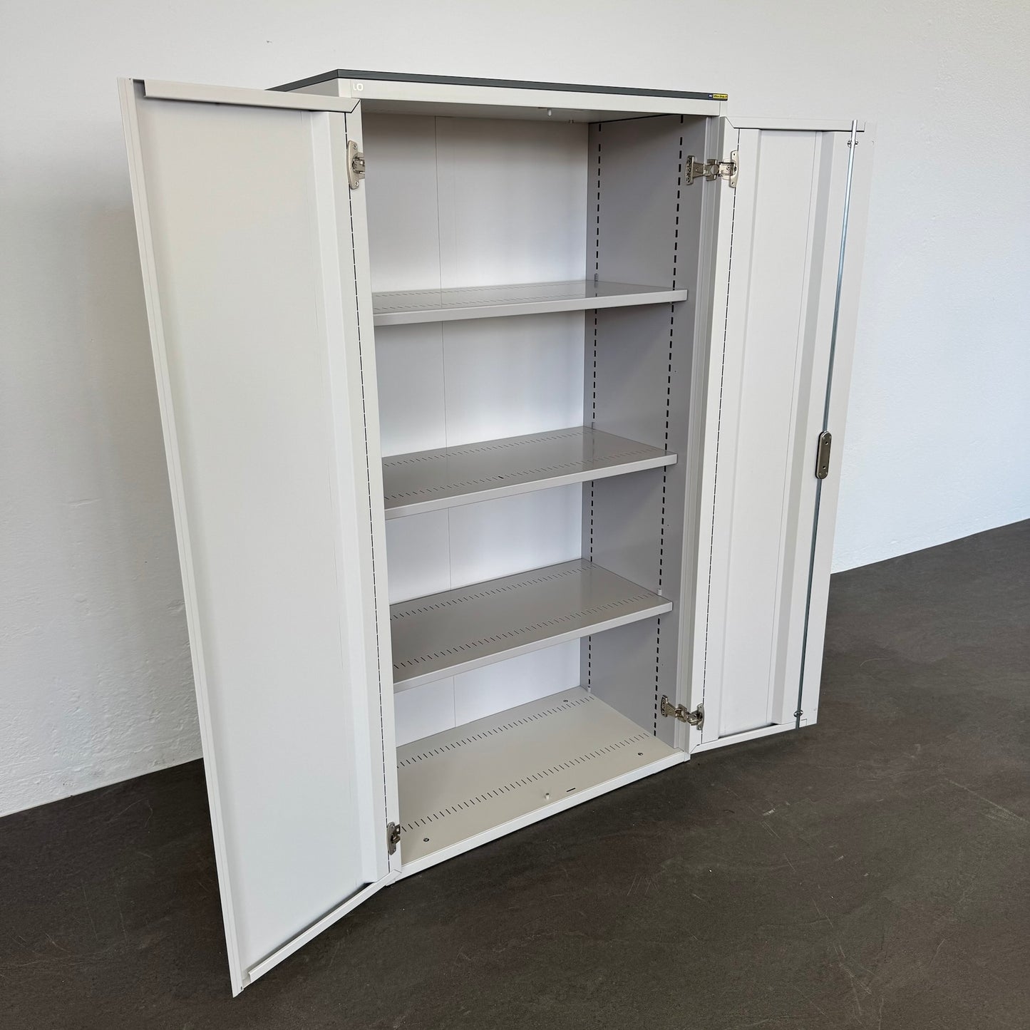 Lista Office Storage Flügeltür-Aktenschrank mit 3 Fachböden