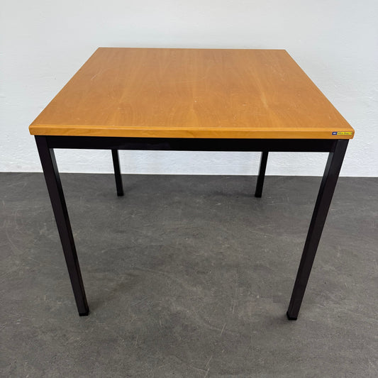 Büro Fürrer Basic Besprechungstisch mit Tischplatte Buchenfurnier