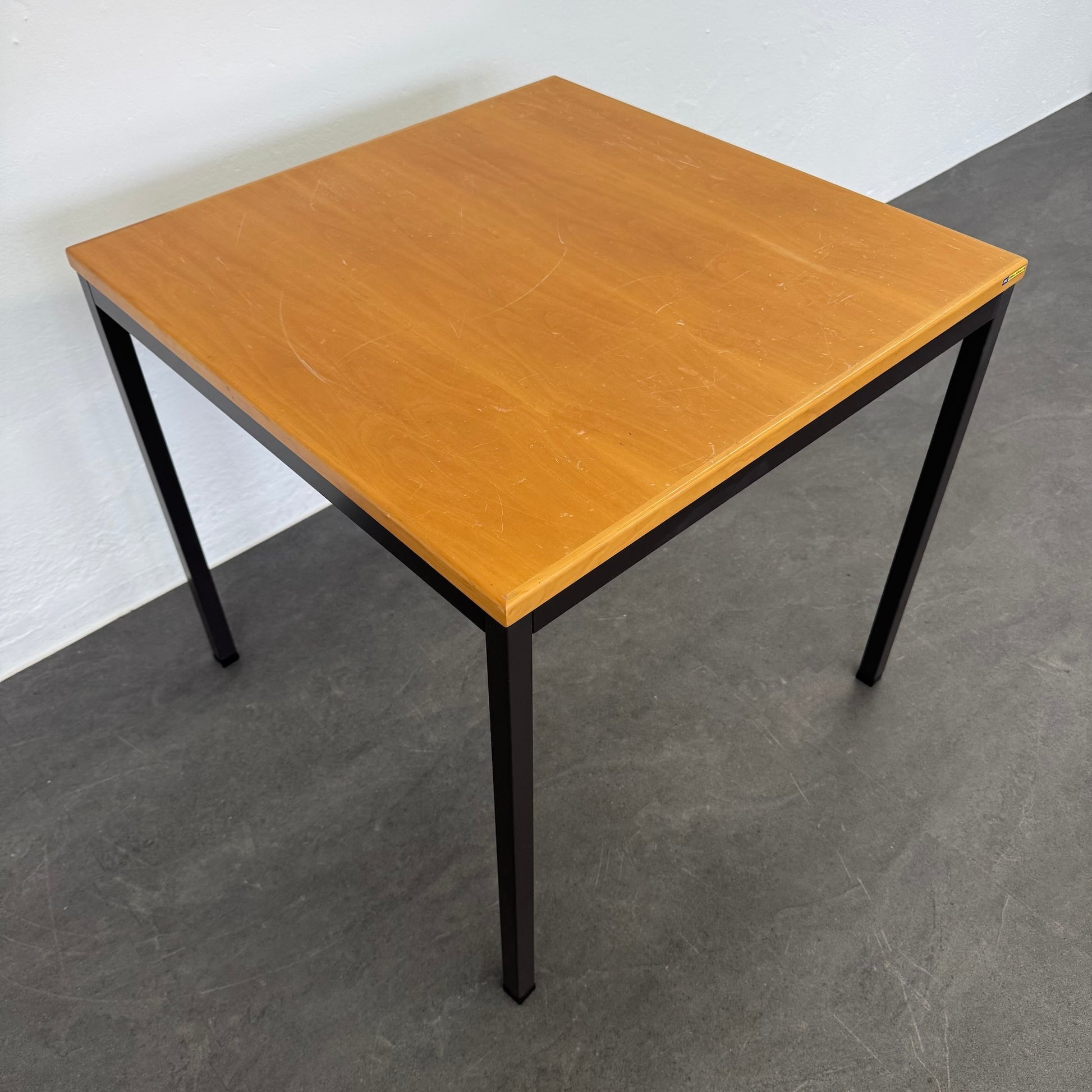 Büro Fürrer Basic Besprechungstisch 800x800mm
