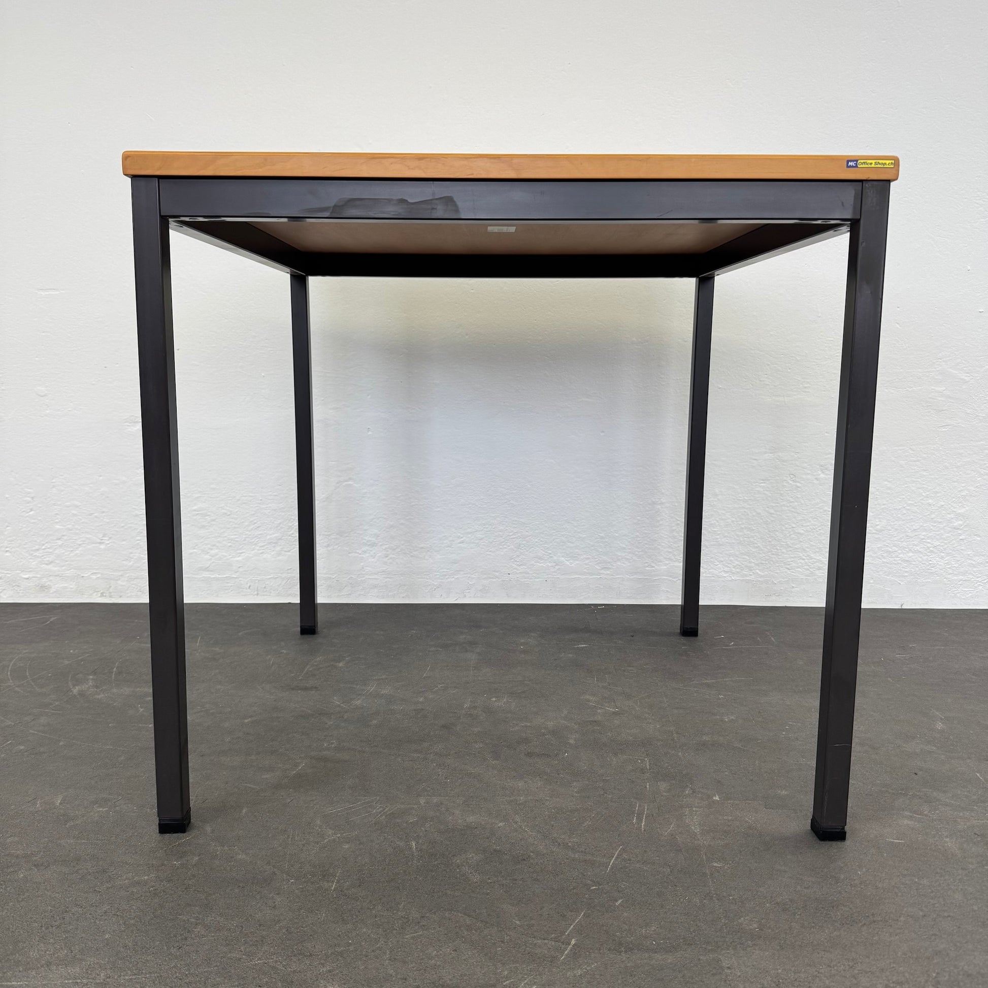 Büro Fürrer Basic Besprechungstisch mit Gestell Metall Braun