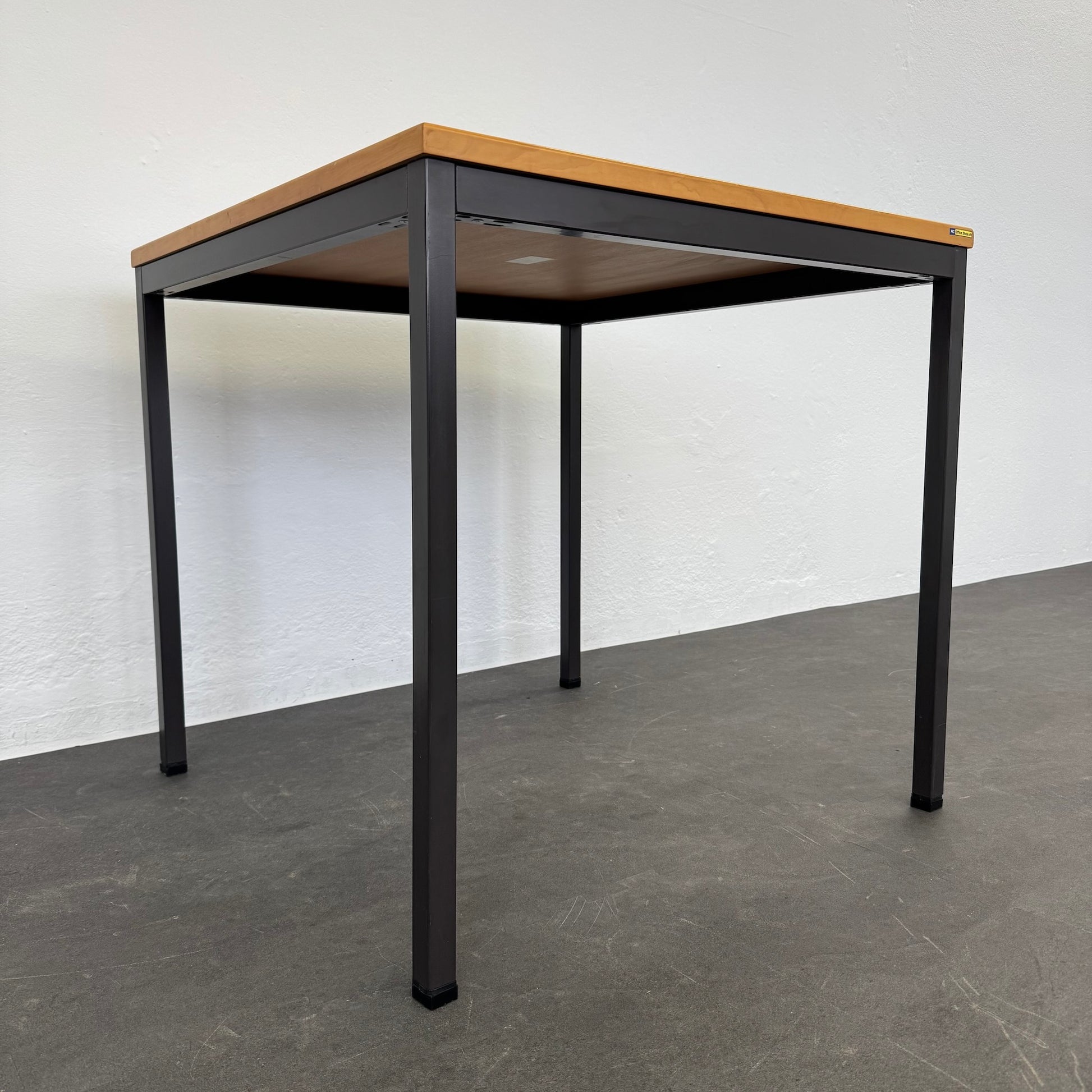 Büro Fürrer Basic Besprechungstisch seitliche Ansicht