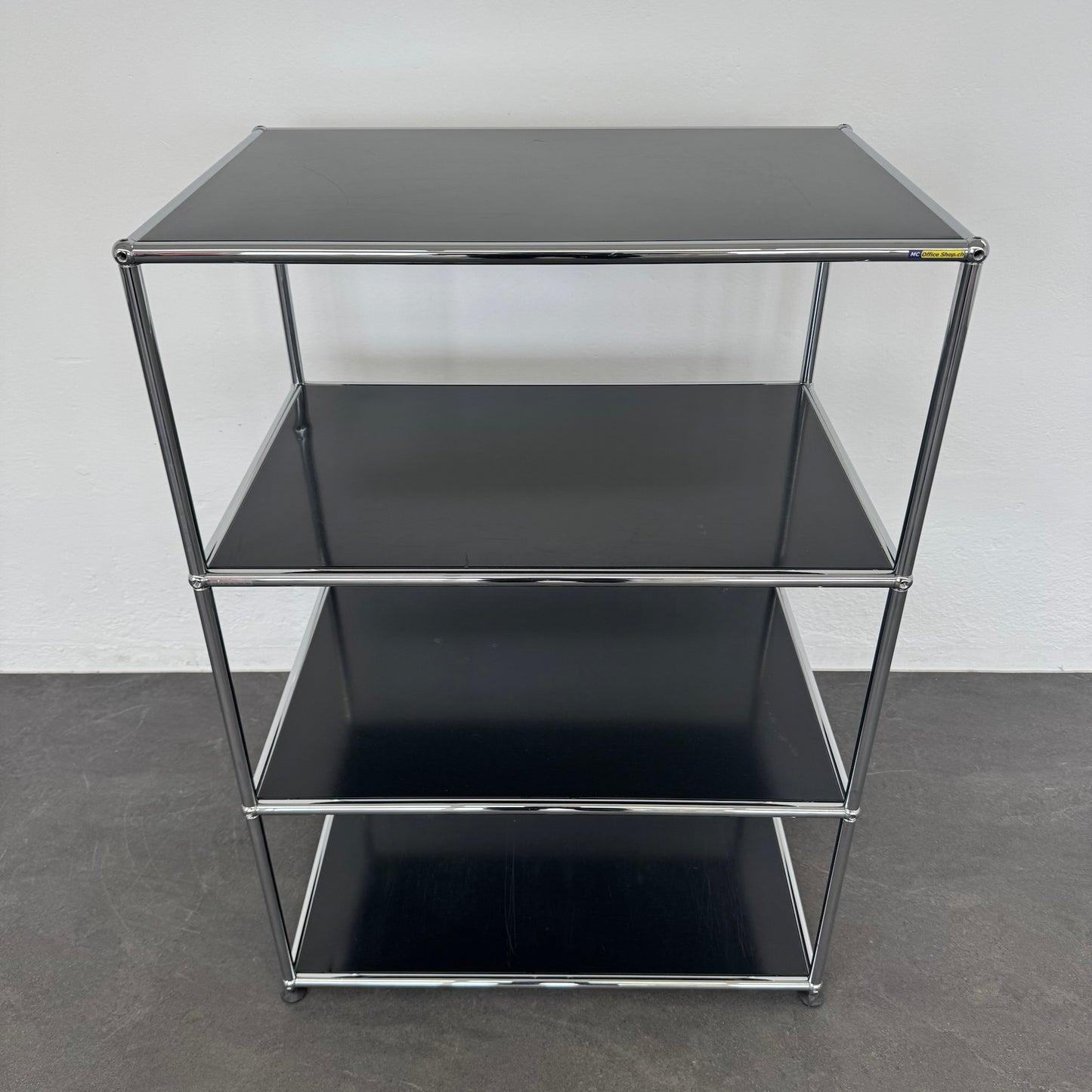 USM Haller Classic Regal in Schwarz