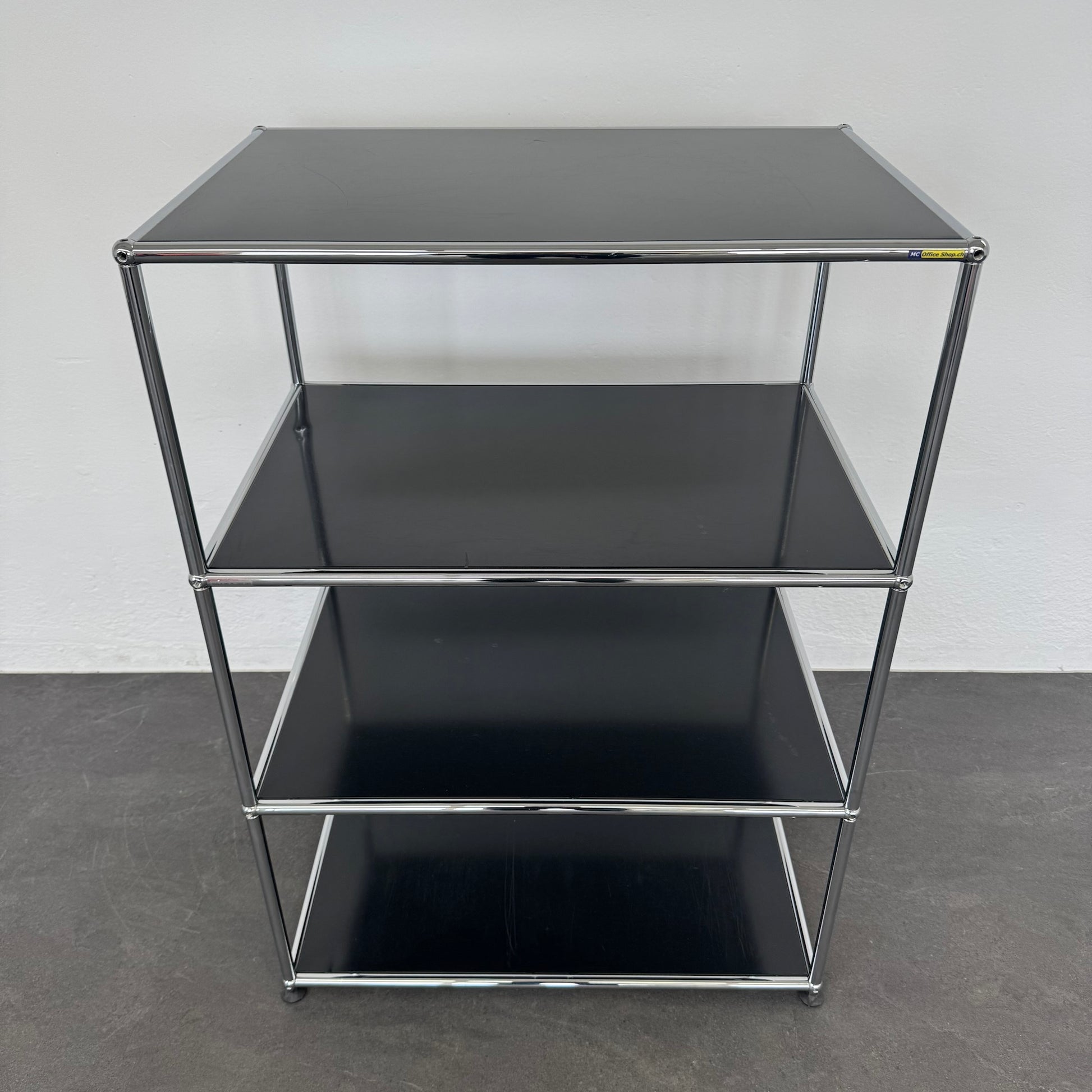 USM Haller Classic Regal in Schwarz