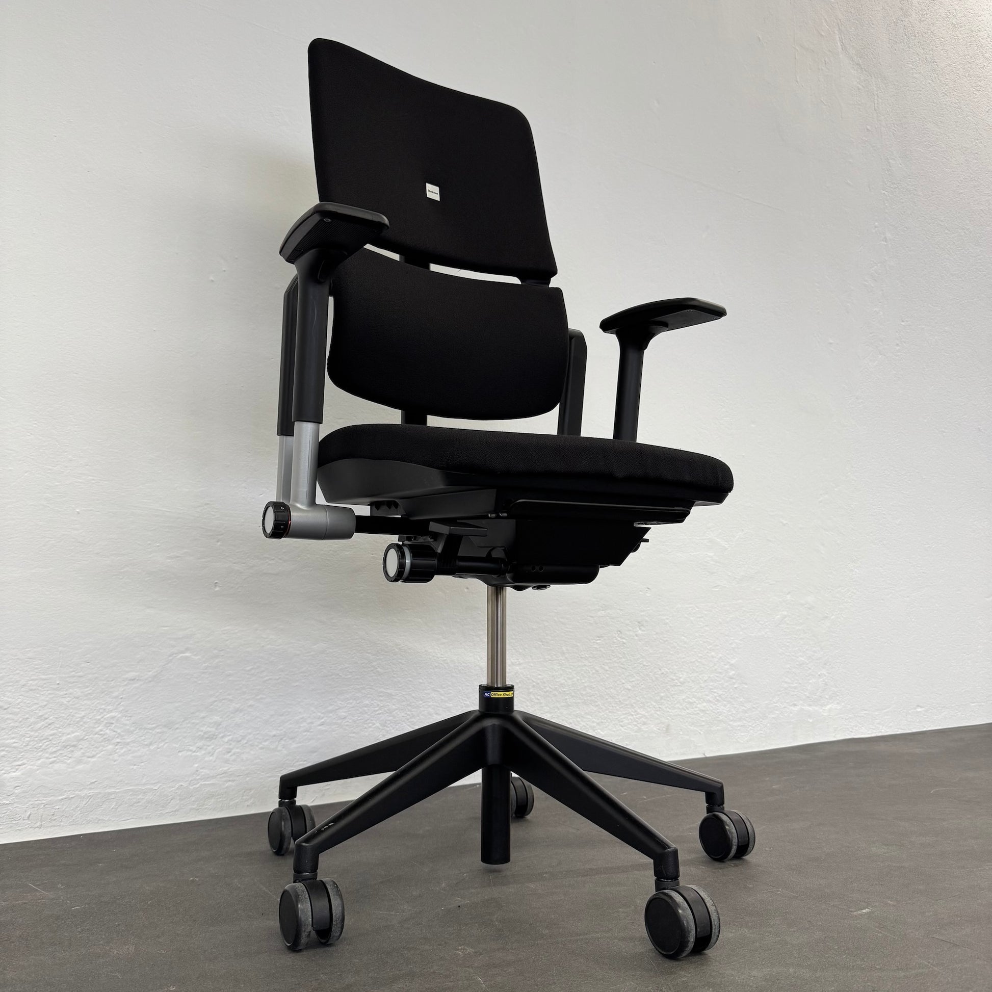 Steelcase Please Bürodrehstuhl Ansicht Mechanik von links unten