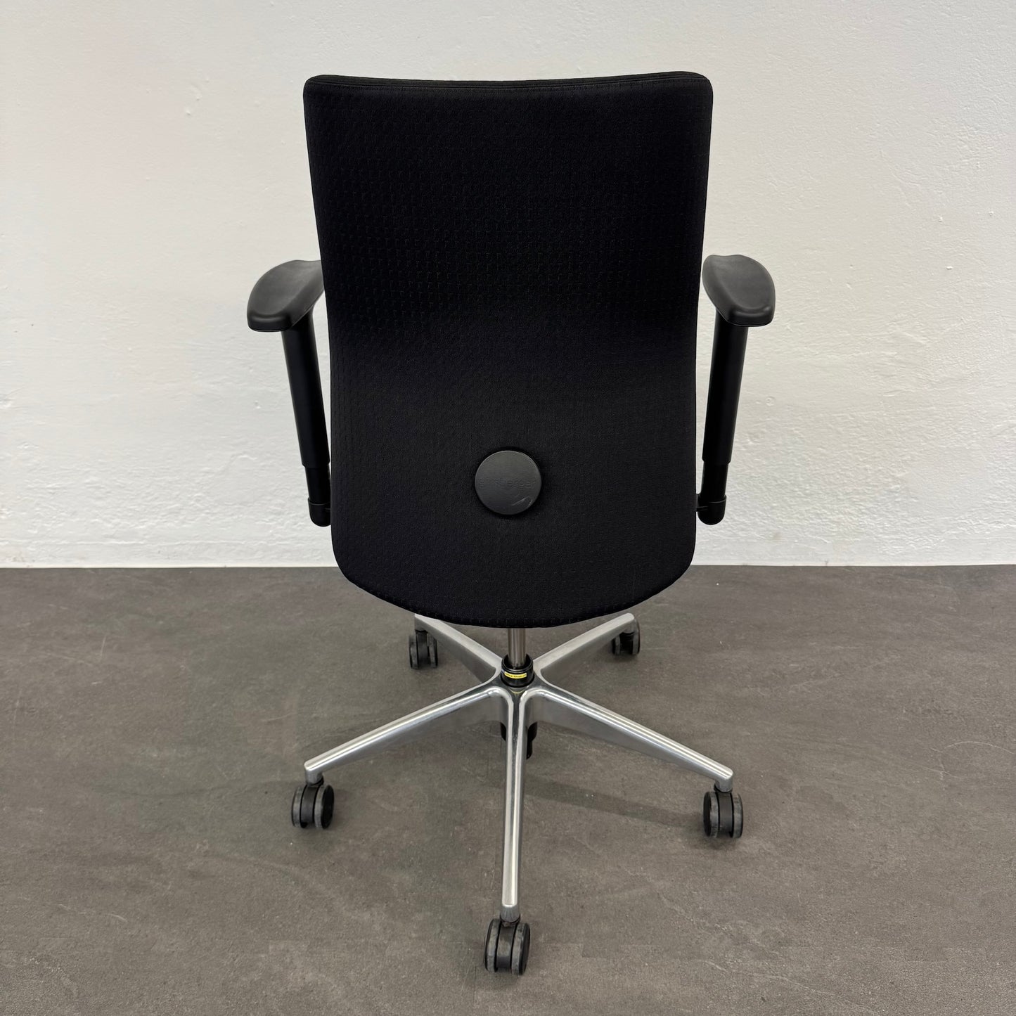 Girsberger Pronto Bürodrehstuhl Ansicht von hinten