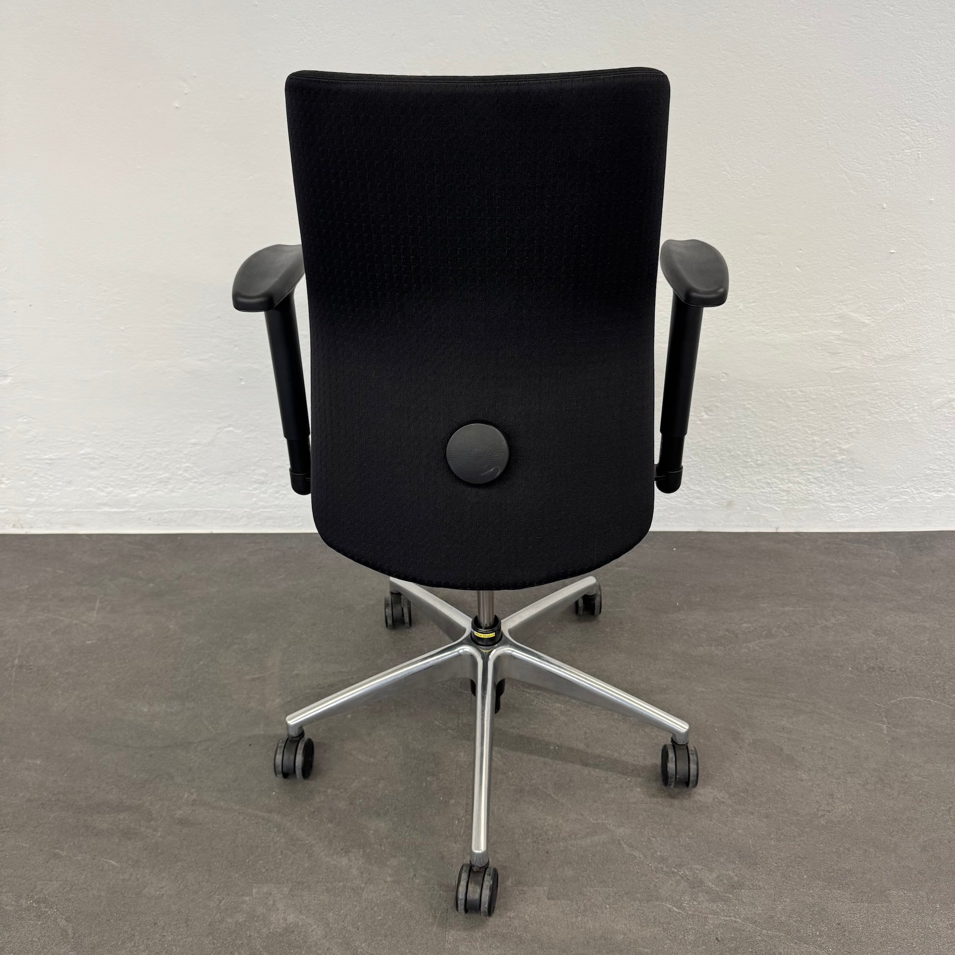 Girsberger Pronto Bürodrehstuhl Ansicht von hinten