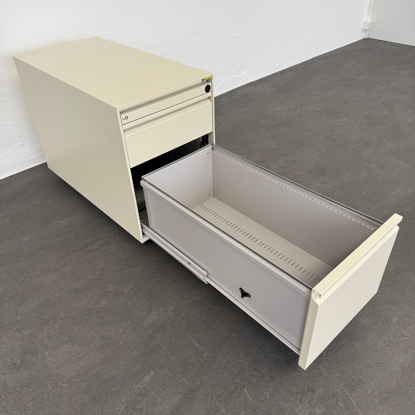 Lista Office LO Serie L Roll-Korpus mit HR-Schublade offen