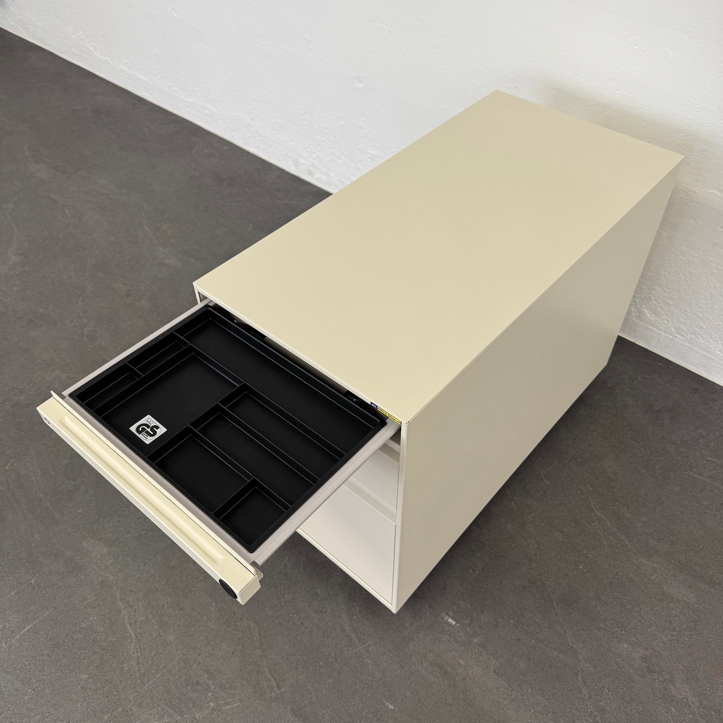 Lista Office LO Serie L Roll-Korpus mit MAterialschale offen