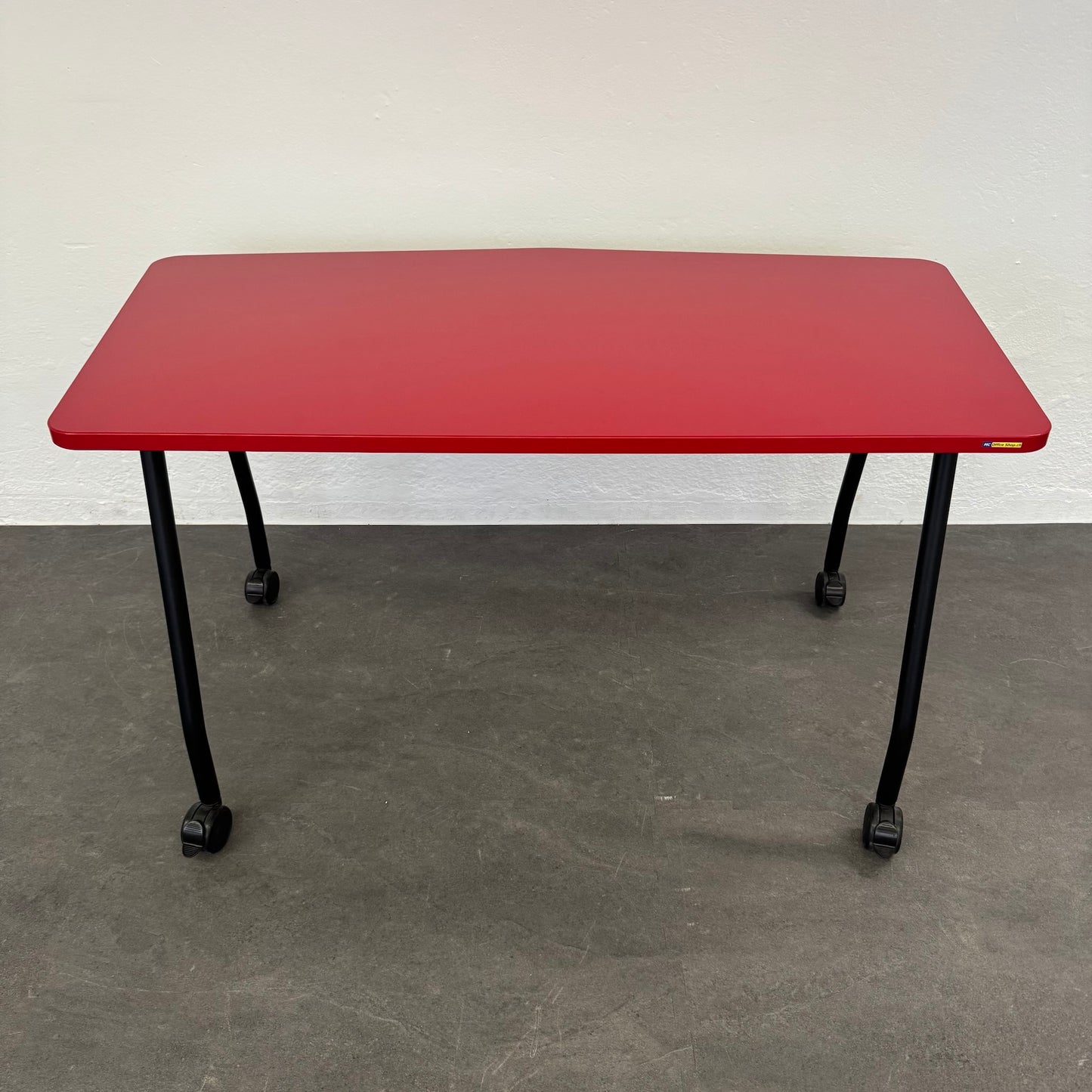 Steelcase Education Roll-Schreibtisch aus Spanplatte Rot