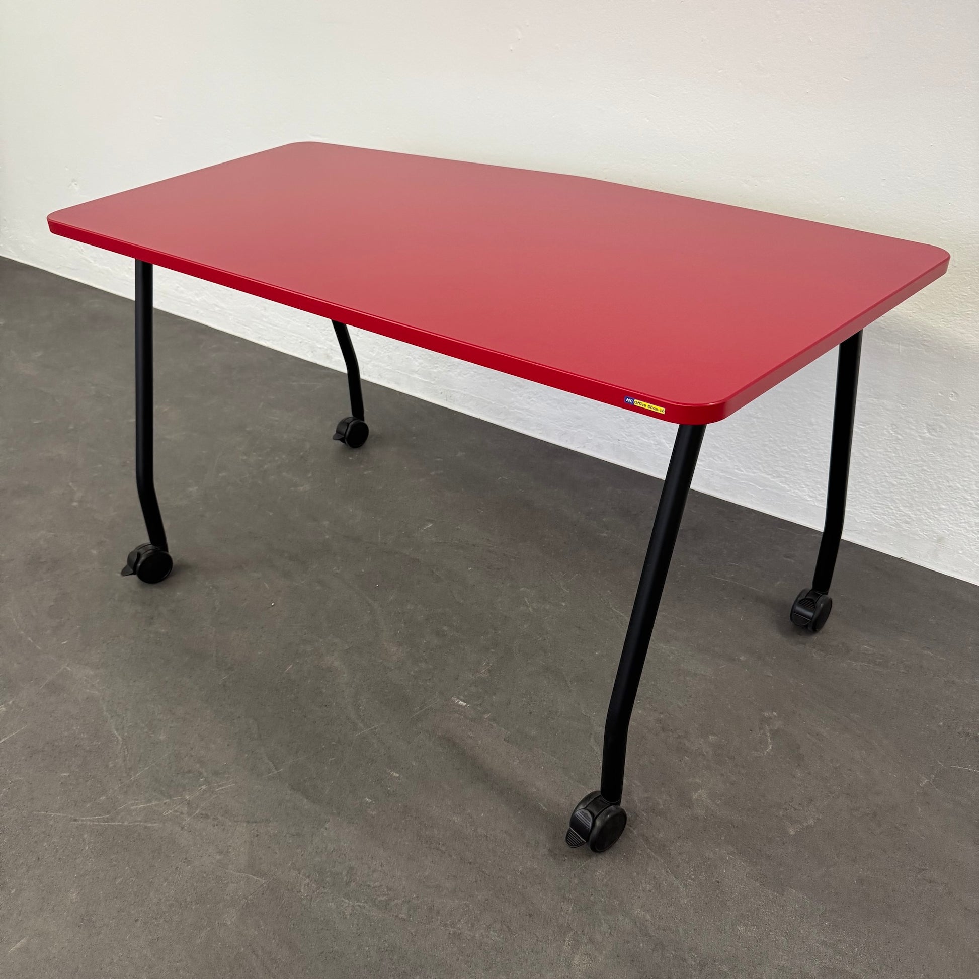 Steelcase Education Roll-Schreibtisch mit Gestell in Schwarz