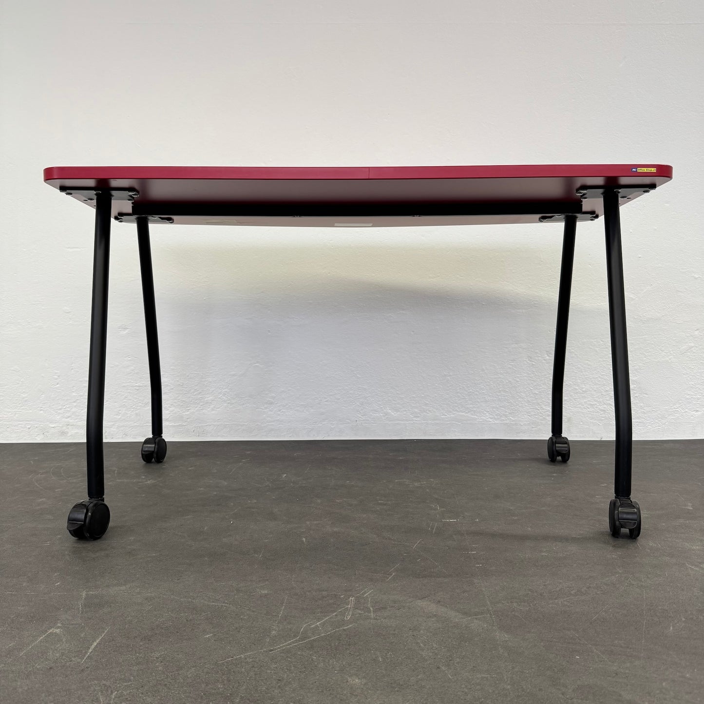 Steelcase Education Roll-Schreibtisch von unten