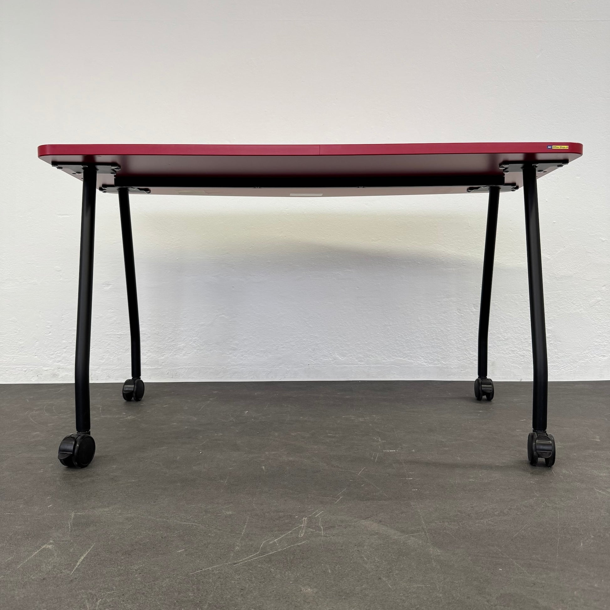 Steelcase Education Roll-Schreibtisch von unten