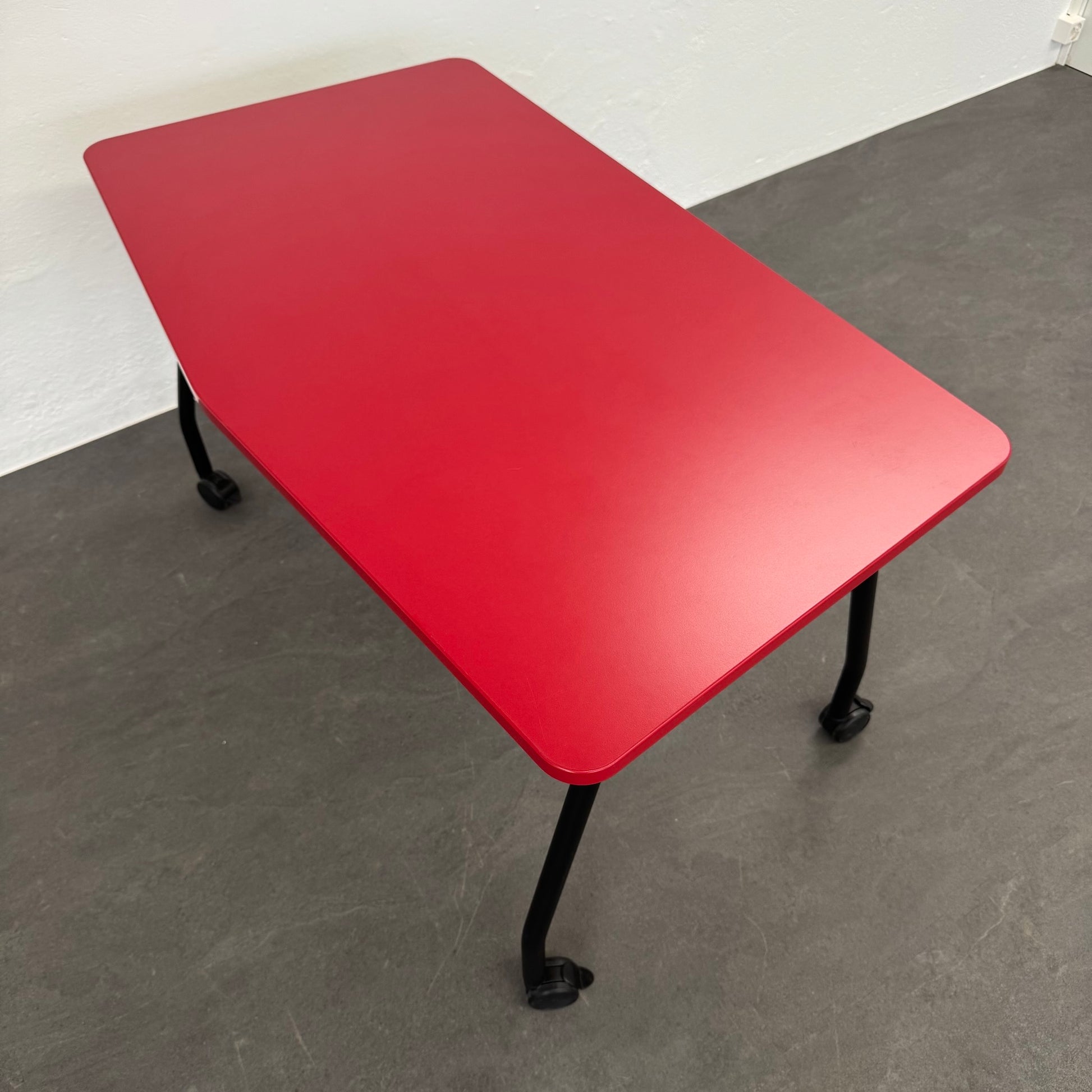 Steelcase Education Roll-Schreibtisch Ansicht von oben