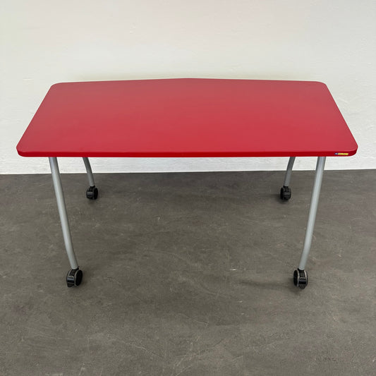 Steelcase Education Roll-Schreibtisch aus Spanplatte Rot