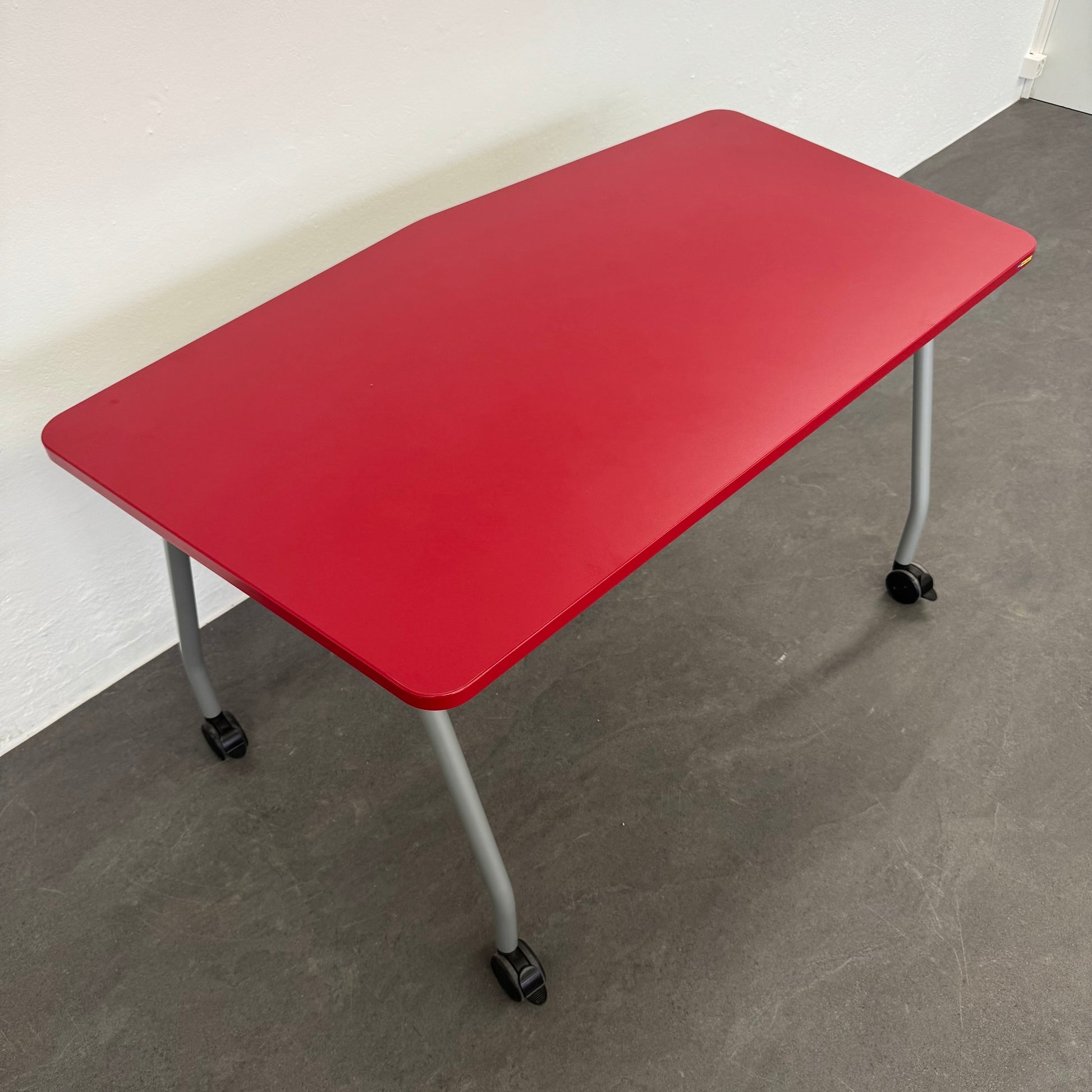 Steelcase Education Roll-Schreibtisch 1400x765mm