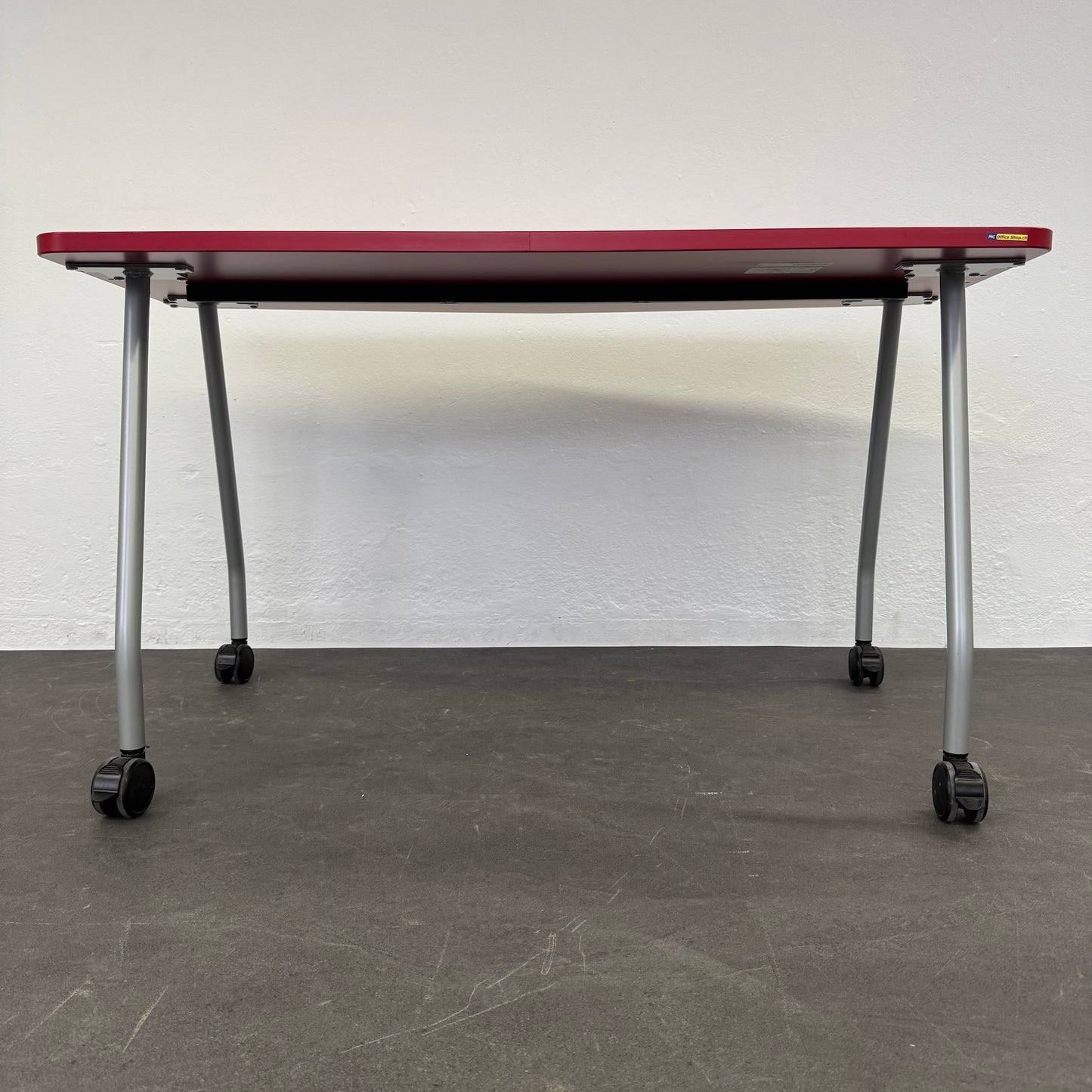 Steelcase Education Roll-Schreibtisch von unten