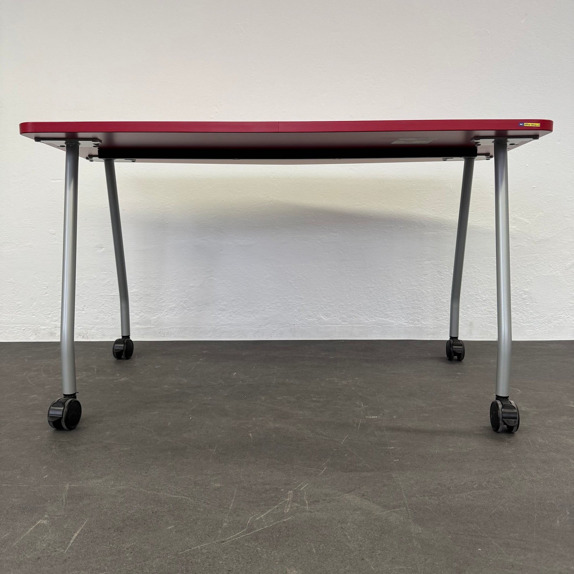 Steelcase Education Roll-Schreibtisch von unten