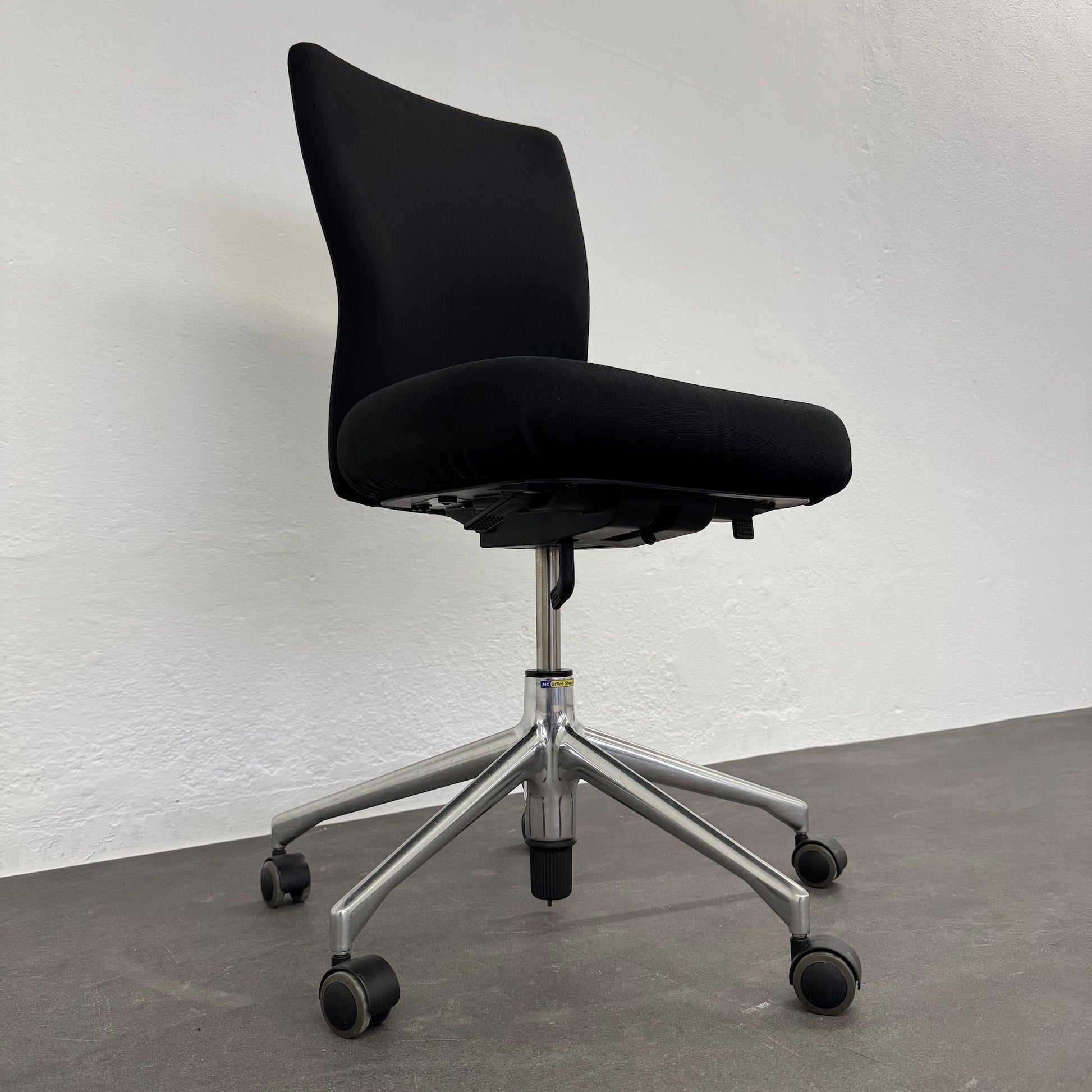 Vitra T-Chair Bürodrehstuhl Detailfoto Fusskreuz