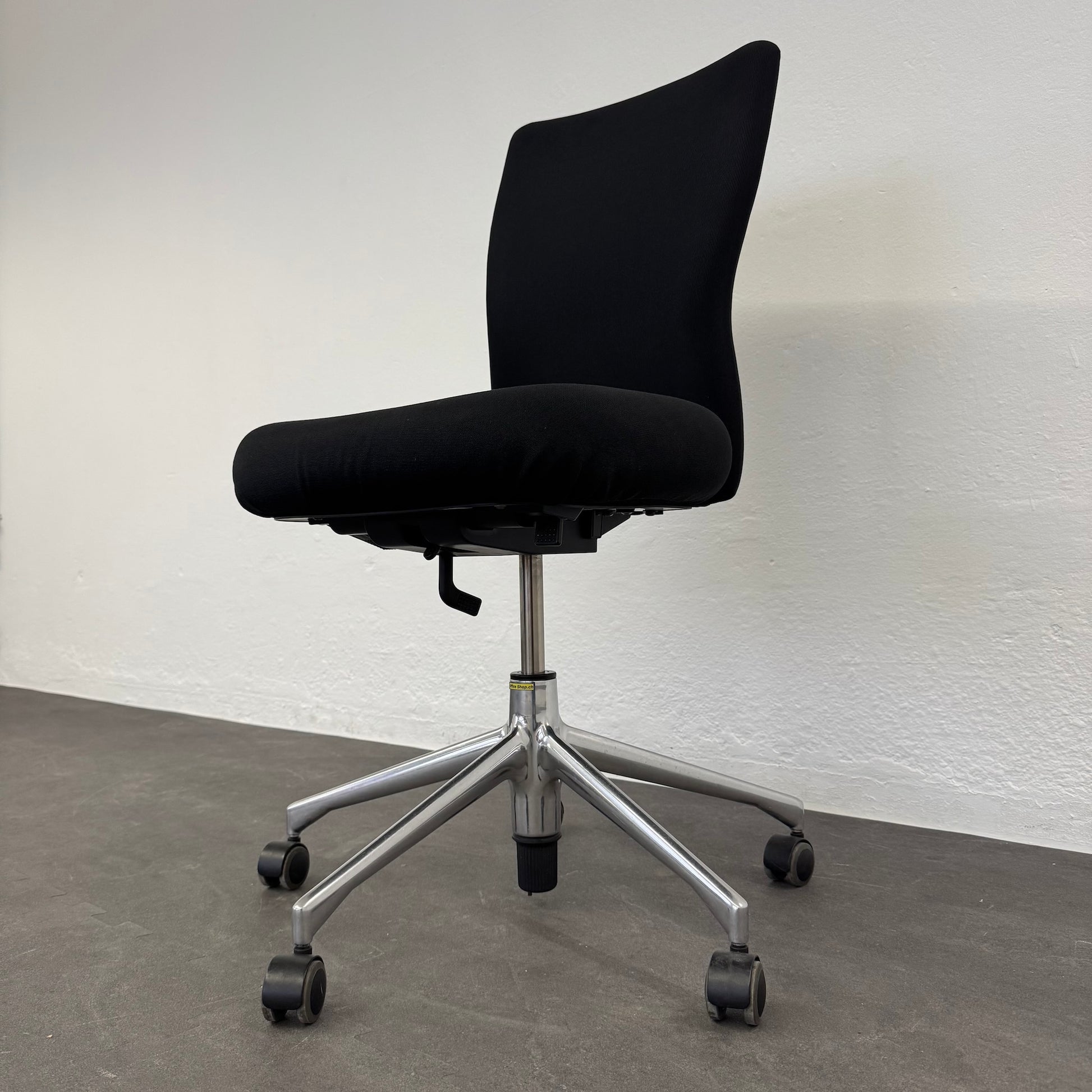 Vitra T-Chair Bürodrehstuhl Ansicht Mechanik von unten