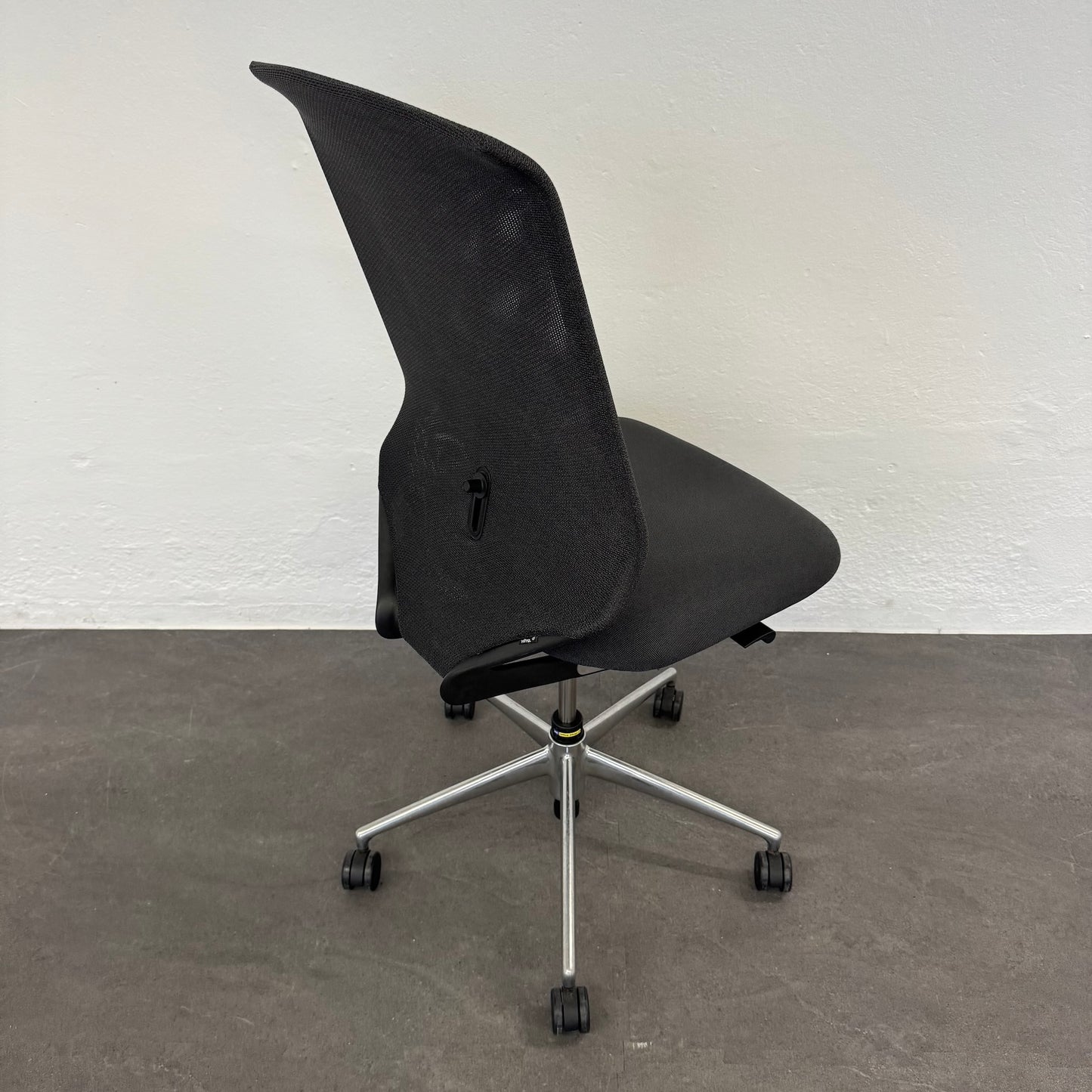 Vitra Meda Chair Bürodrehstuhl mit verstellbarer Lordosestütze