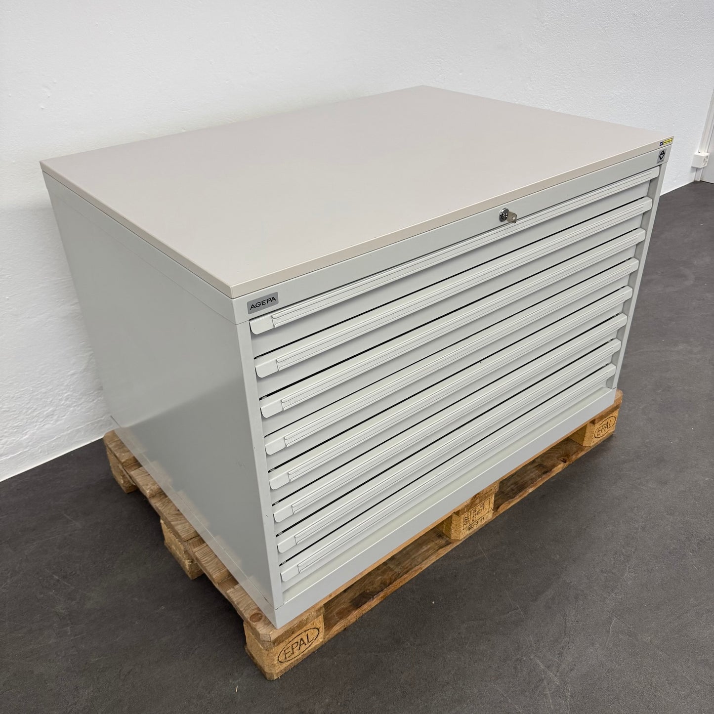 Agepa Variant Planschrank mit Schlüssel