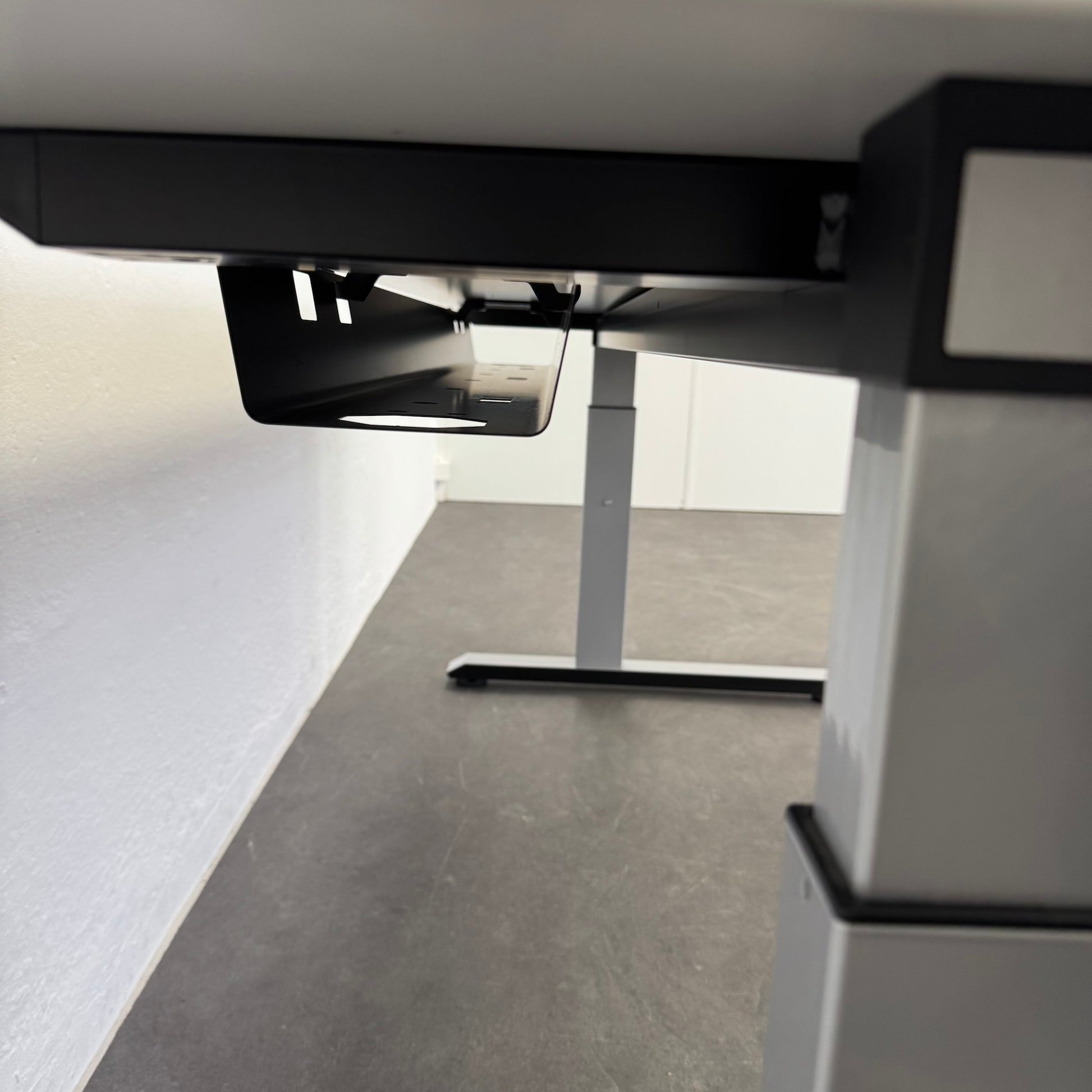 Sedus temtation c Schreibtisch Detailfoto Kabelkanal