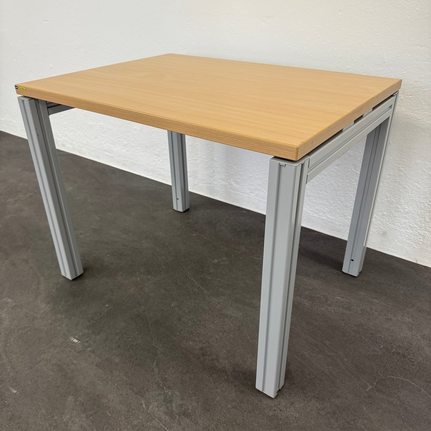 Haworth Tutti Light Lounge-Tisch mit Silbergrauem Tischgestell