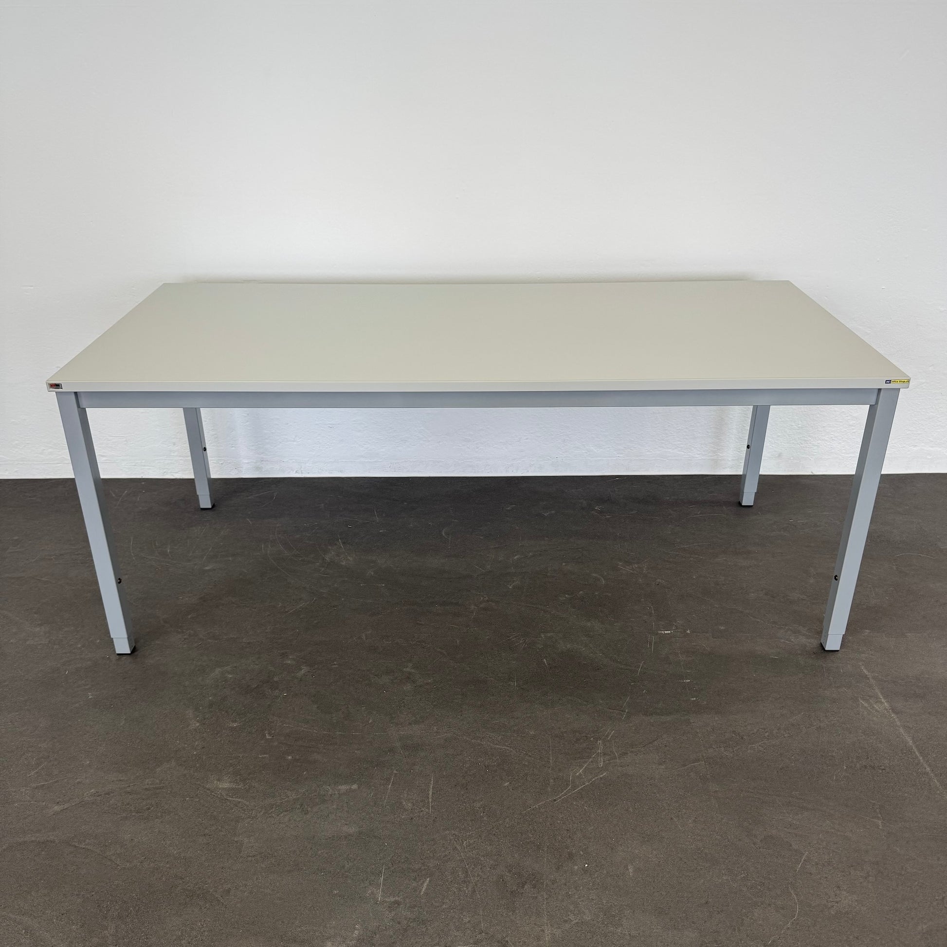 AMLINE Classic Vierbeintisch mit lichtgrauer Spanplatte