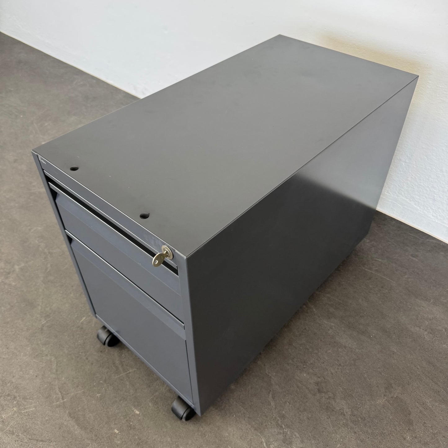 Lista Office Serie L Roll-Korpus mit Schlüssel