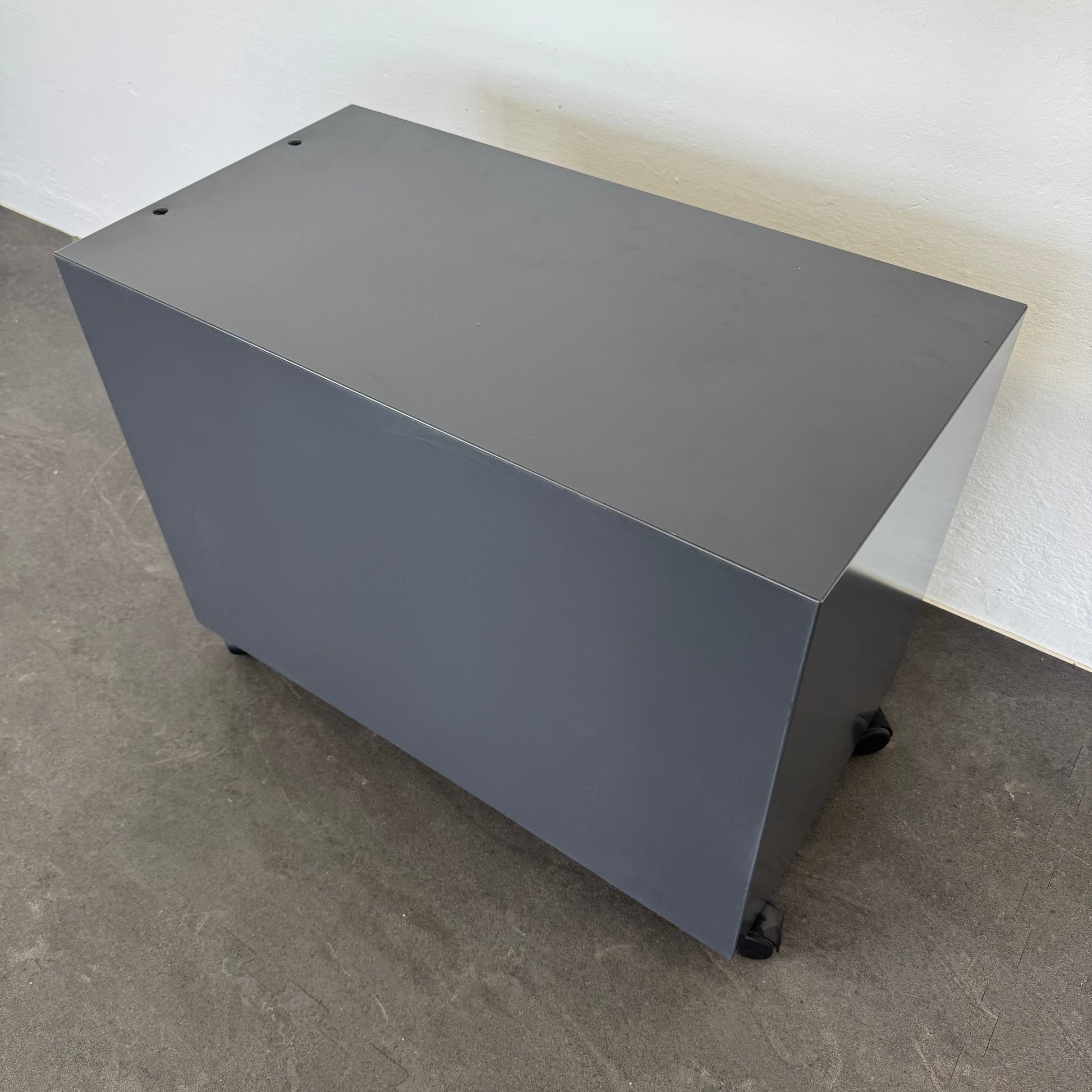 Lista Office Serie L Roll-Korpus Ansicht von der Seite