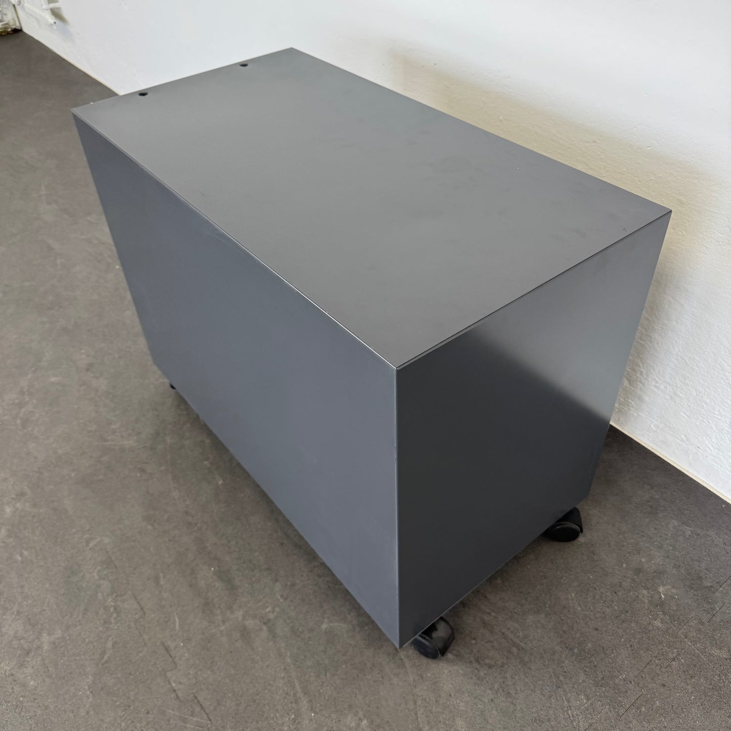 Lista Office Serie L Roll-Korpus Ansicht von hinten