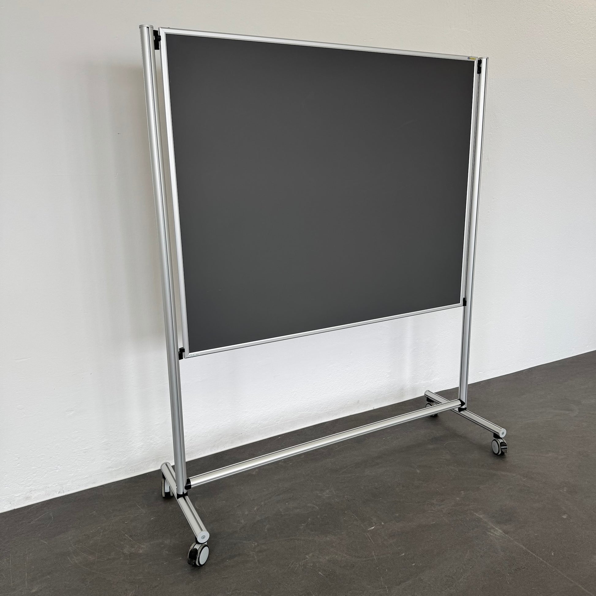 O + C Tafelständer fahrbar Kreideboard-Seite