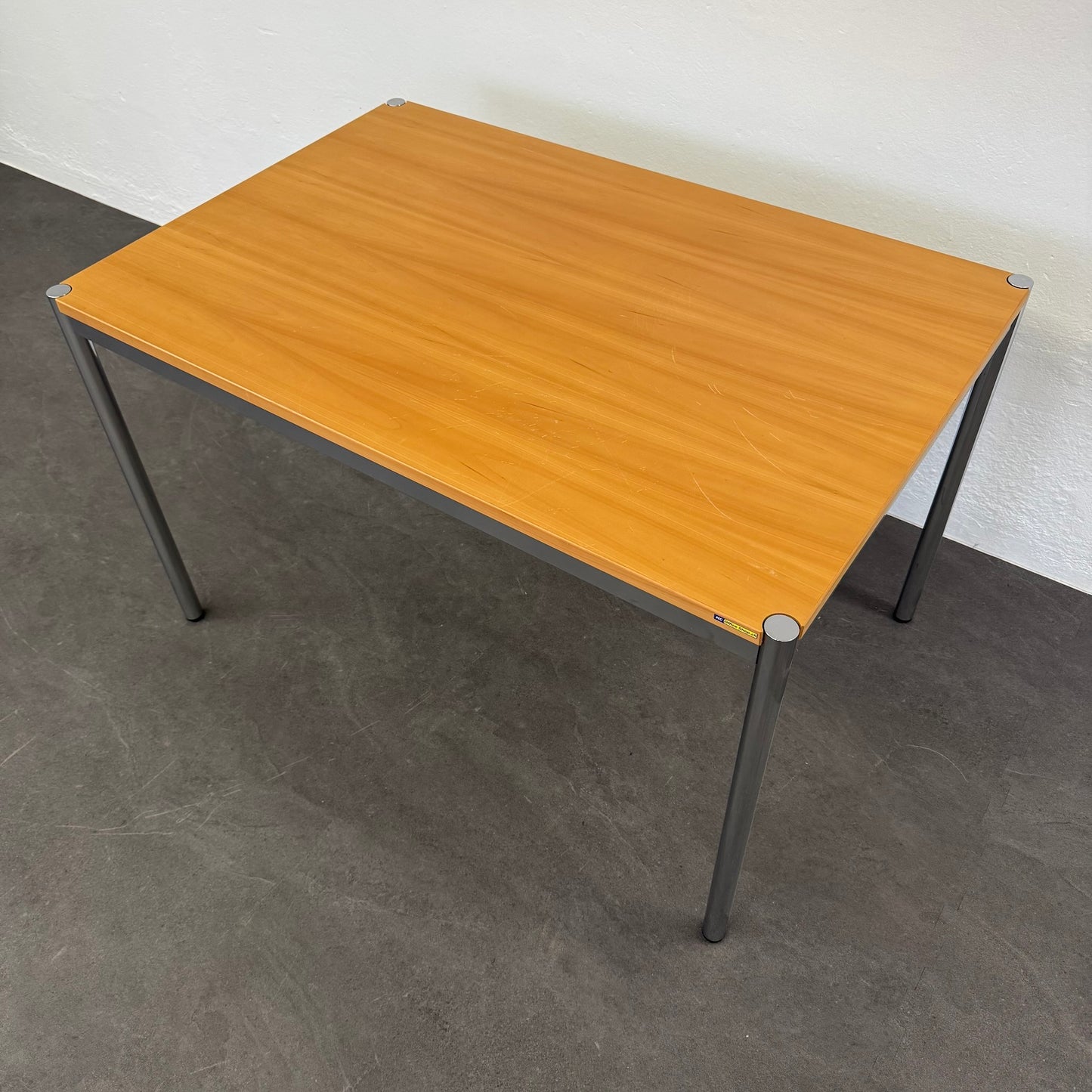 Ergodata Multi Desk Rondo Sitzungstisch fixe Höhe 740mm