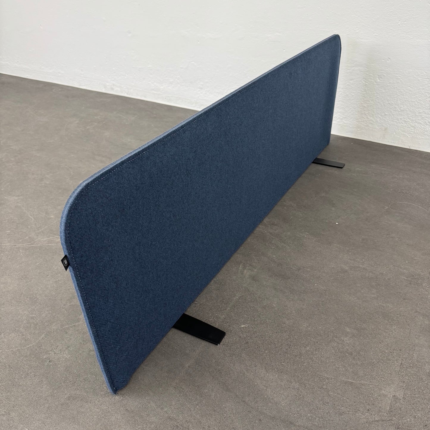 BuzziShield Desk Tischtrennwand seitliche Ansicht