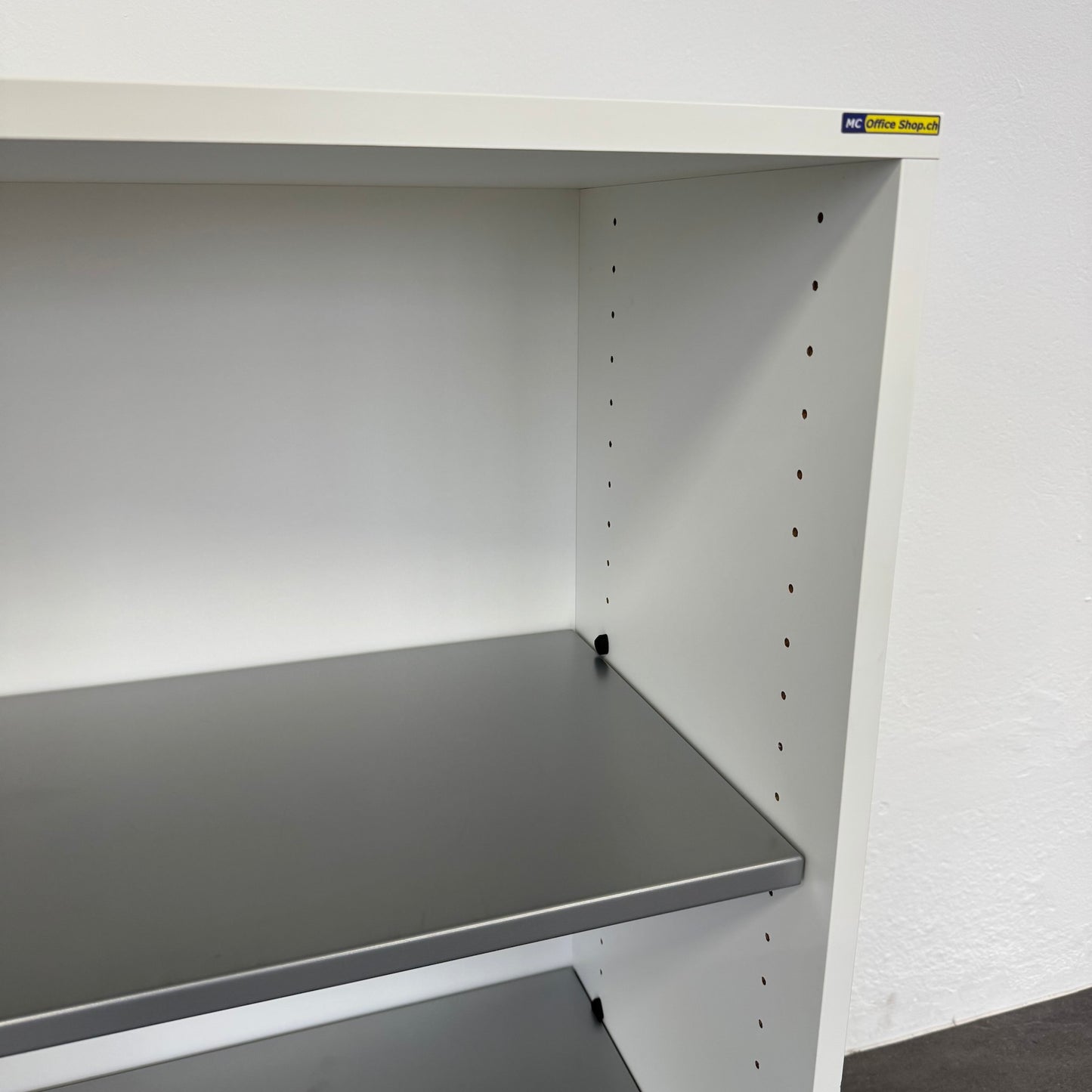 Echo Basic Ordner-Regal Detailfoto Ecke oben