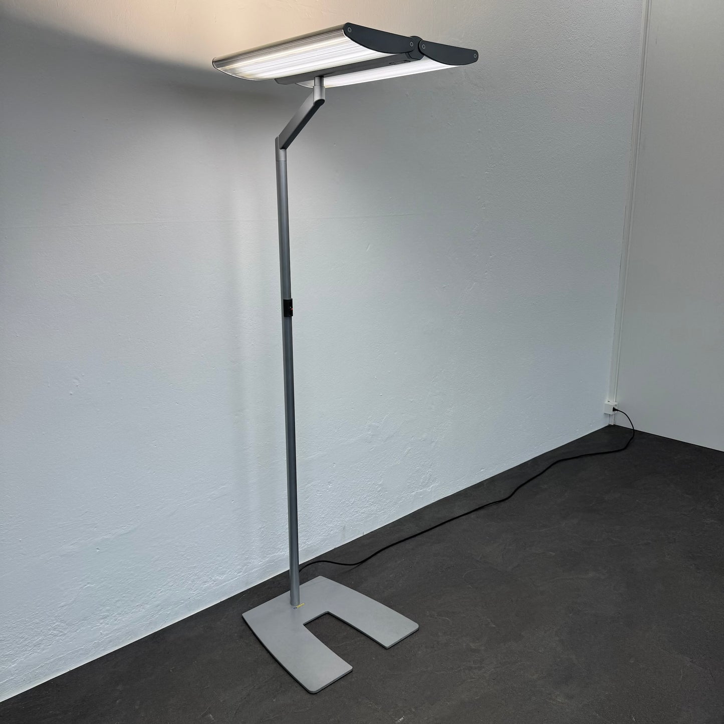 Waldamnn EOS DVS 455P Indirekt-/Direktleuchte mit 220 Watt