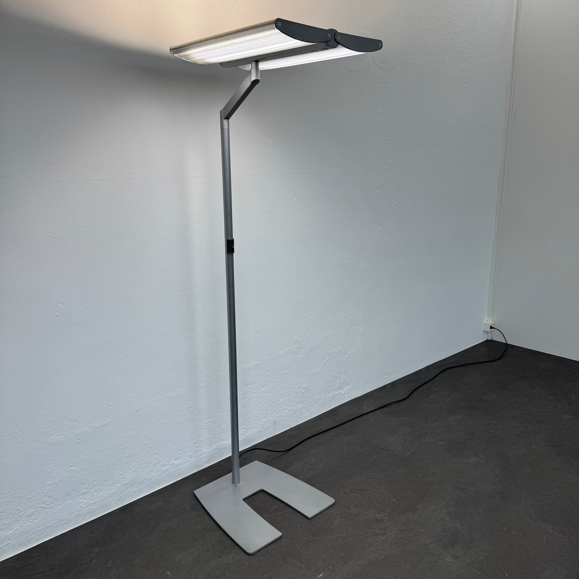 Waldamnn EOS DVS 455P Indirekt-/Direktleuchte mit 220 Watt