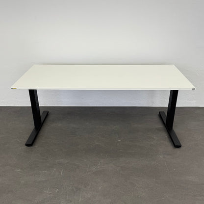 Echo Vario Schreibtisch mit weisser Tischplatte