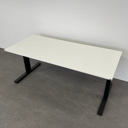 Echo Vario Schreibtisch mechanisch höhenverstellbar von 680-820mm