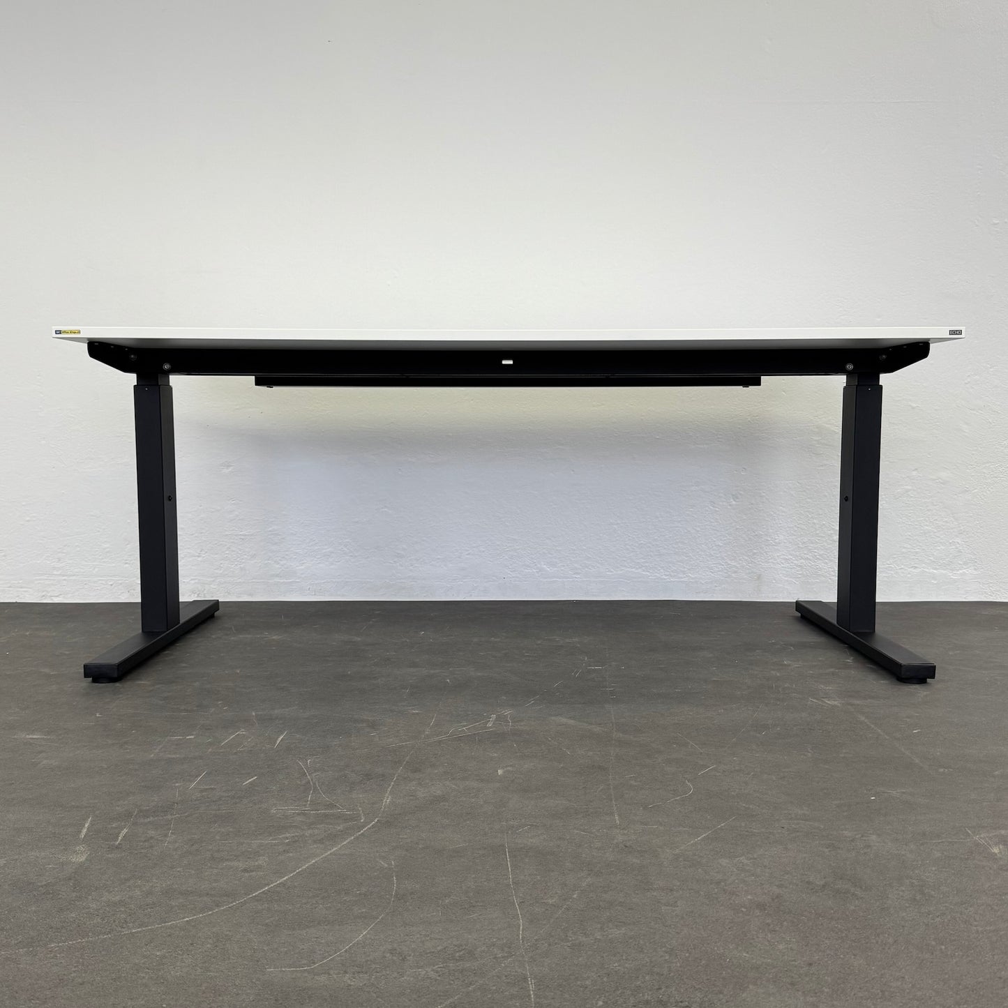 Echo Vario Schreibtisch mit Schwarzem Tischgestell