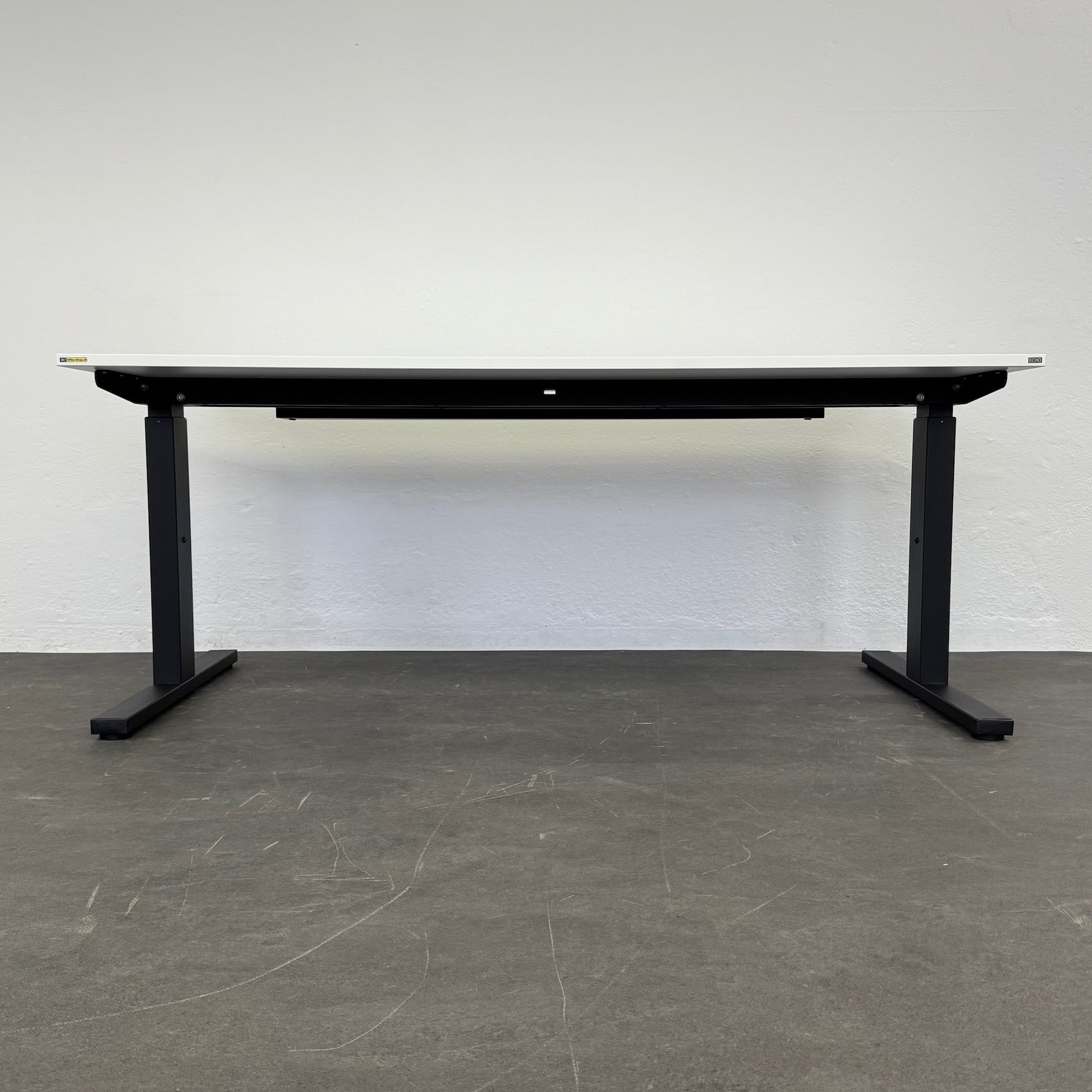 Echo Vario Schreibtisch mit Schwarzem Tischgestell