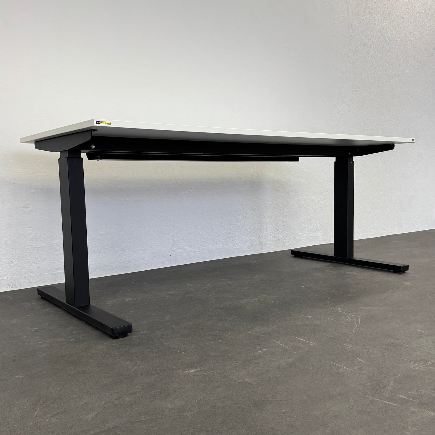 Echo Vario Schreibtisch mit Kabelkanal