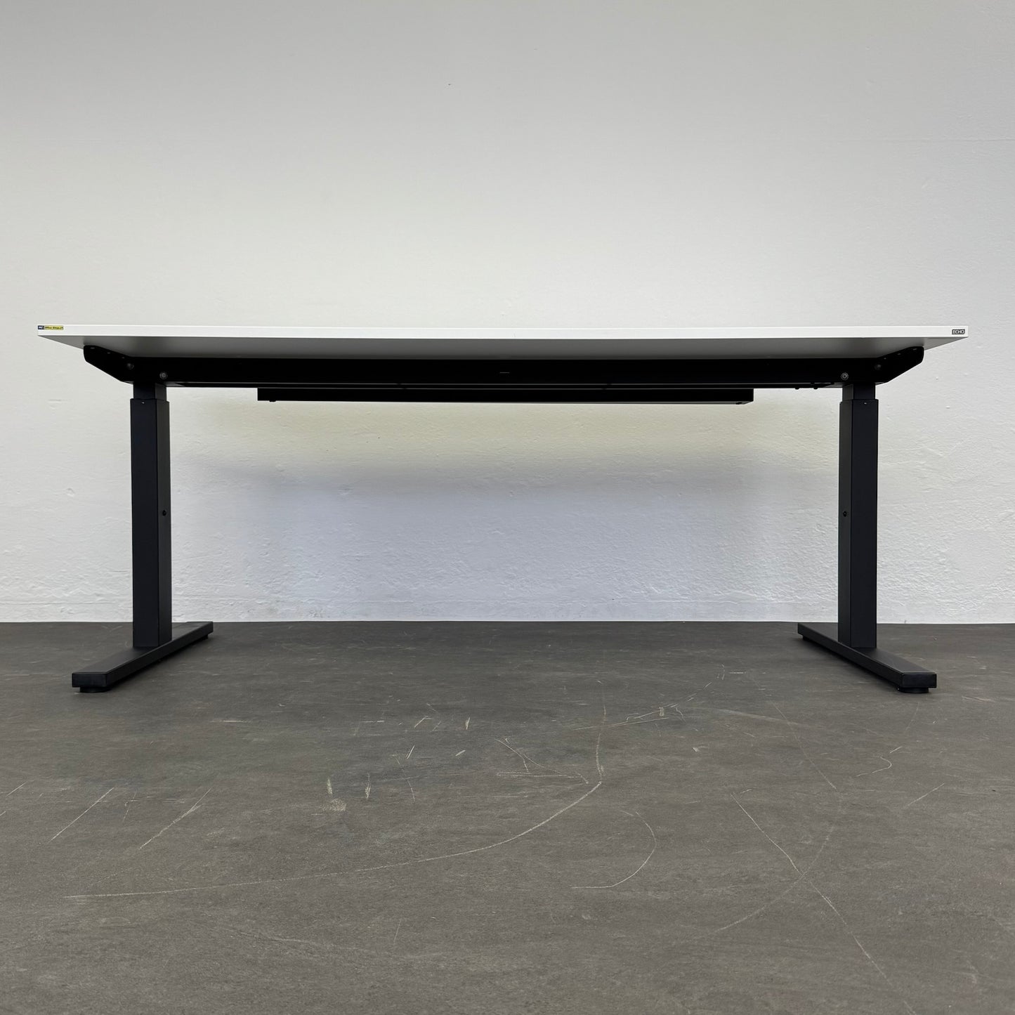 Echo Vario Schreibtisch mit Schwarzem Tischgestell