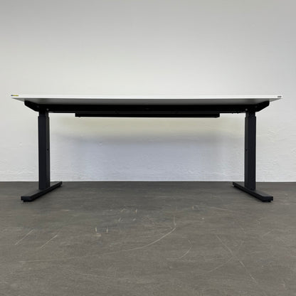 Echo Vario Schreibtisch mit Schwarzem Tischgestell - 6040377
