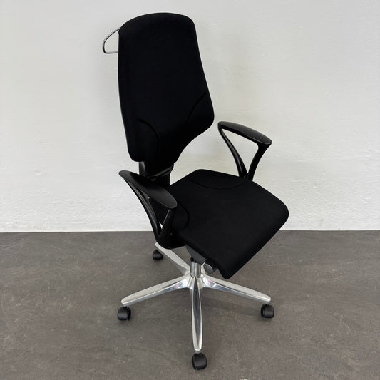 Giroflex G64 Bürodrehstuhl mit Armlehnen und Kleiderbügel