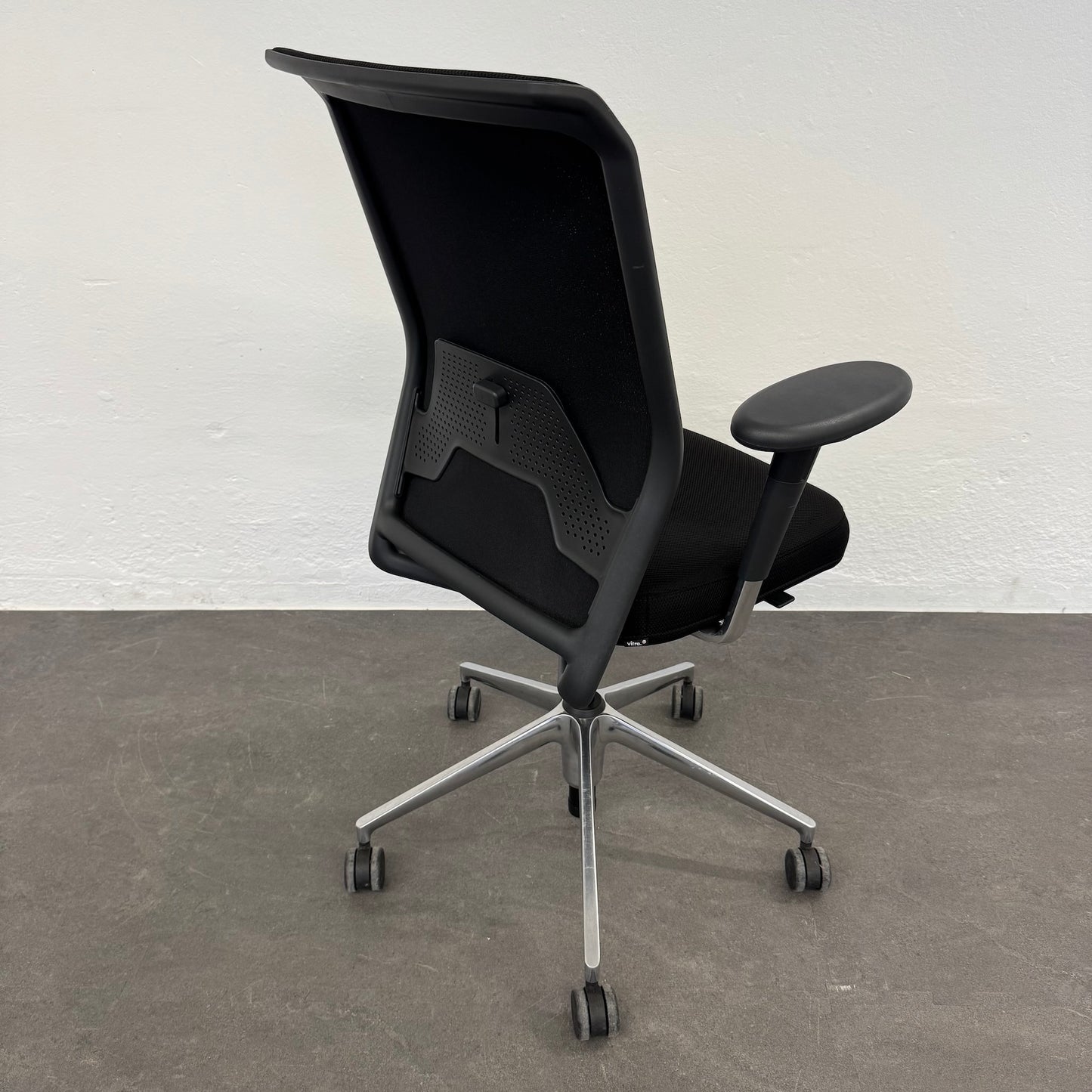 Vitra ID Mesh Bürodrehstuhl mit Rückenlehne Mesh