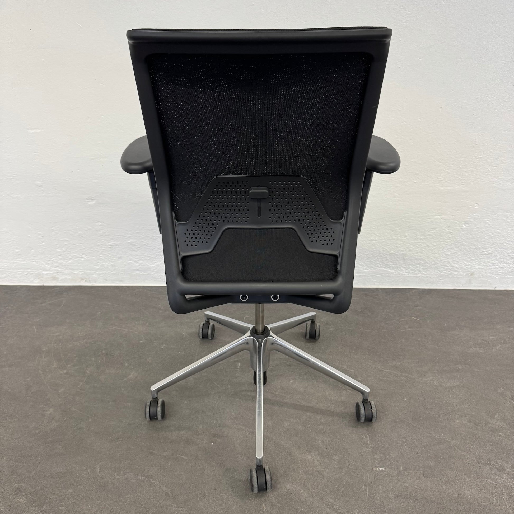 Vitra ID Mesh Bürodrehstuhl mit Lodosestütze