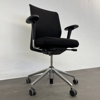 Vitra ID Mesh Bürodrehstuhl Ansicht von unten links